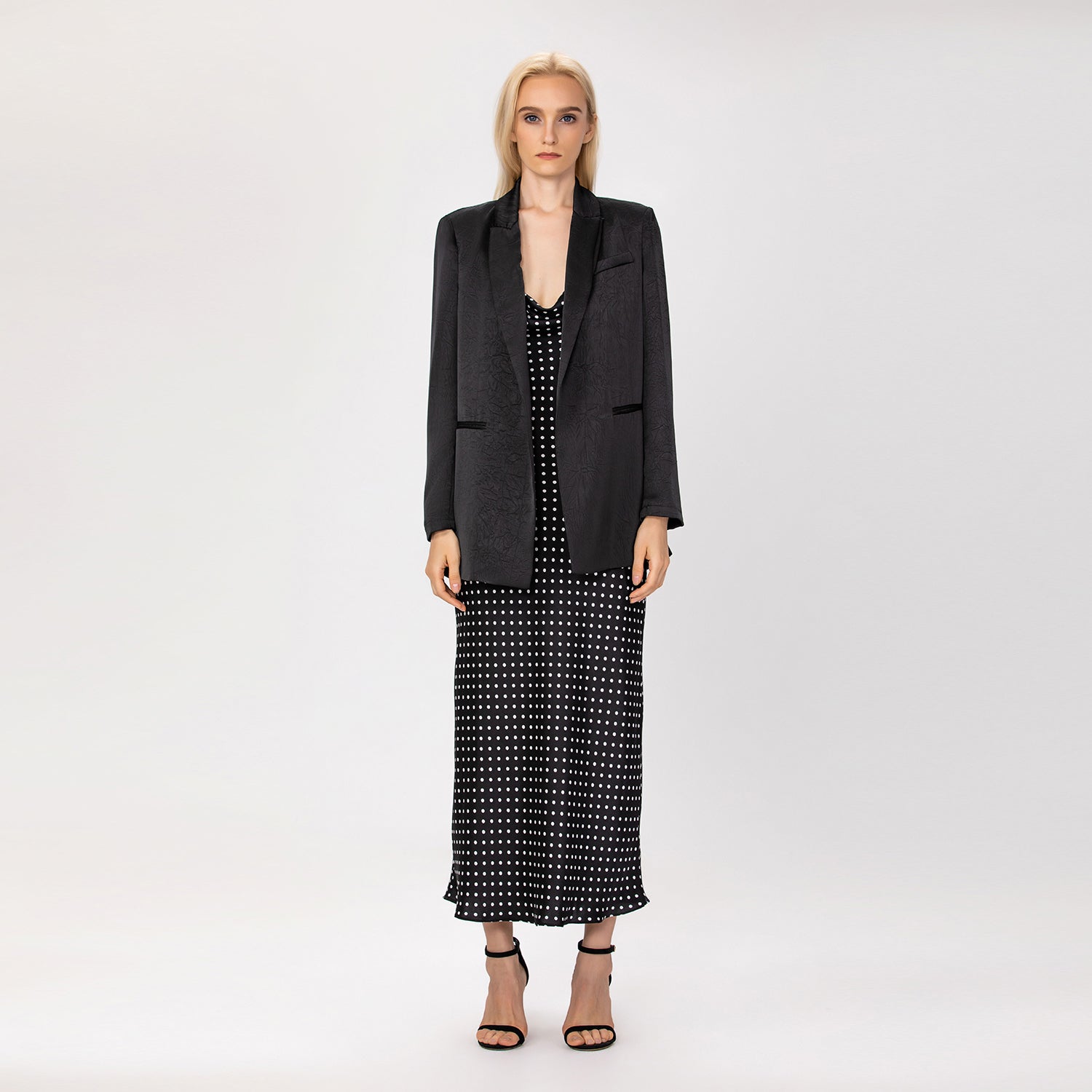 Blazer long en satin minimaliste