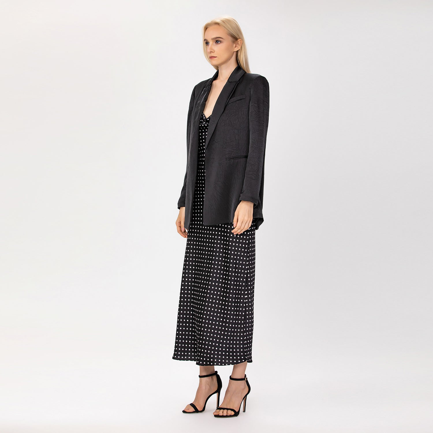 Blazer long en satin minimaliste