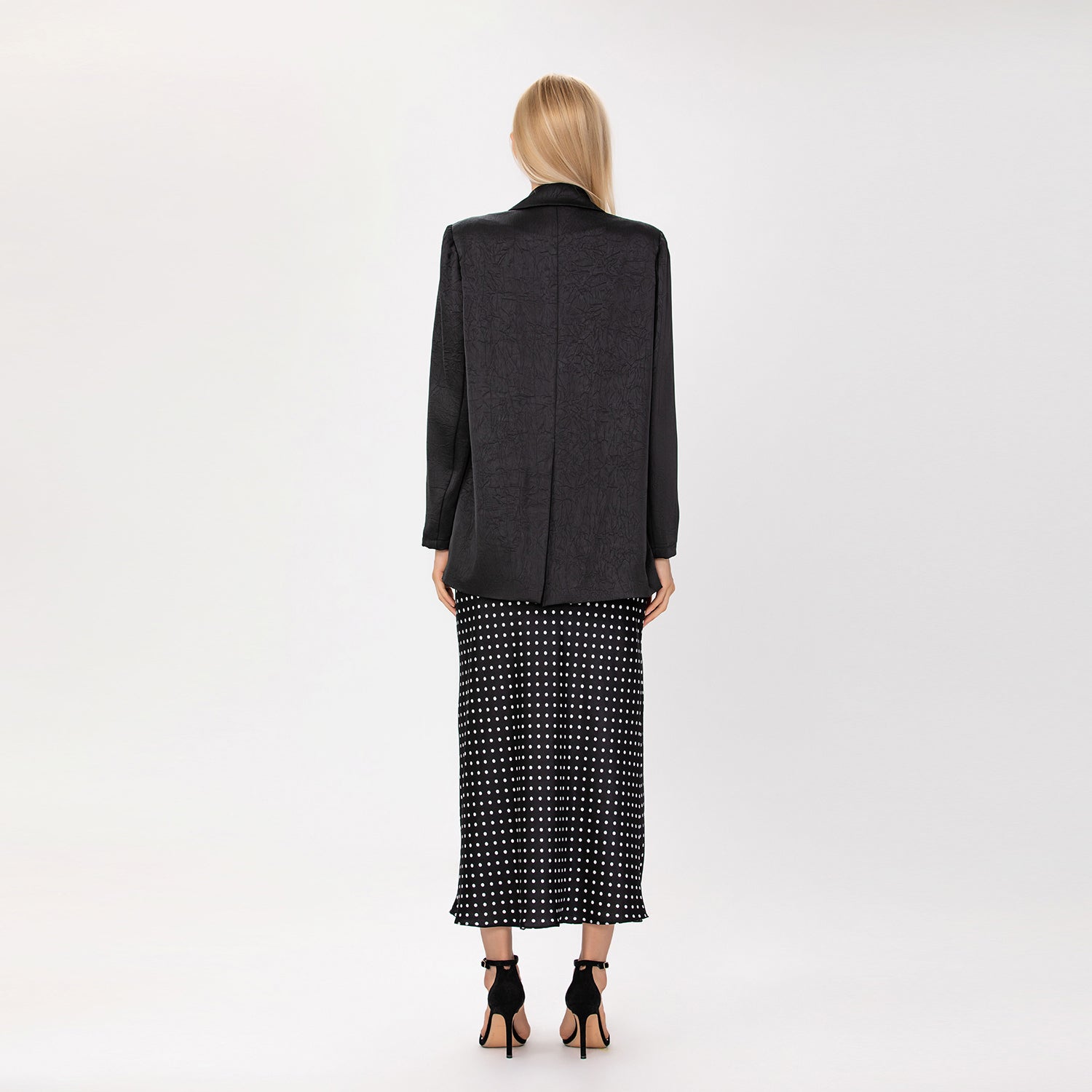 Blazer long en satin minimaliste