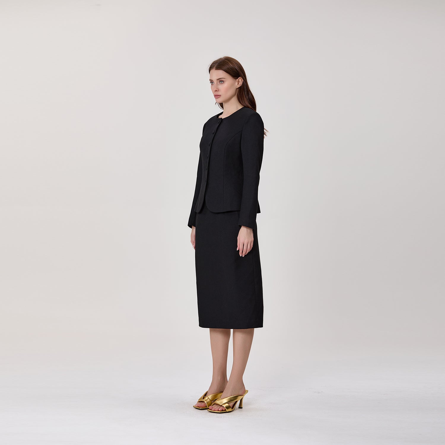 Veste cintrée à col montant et boutons recouverts