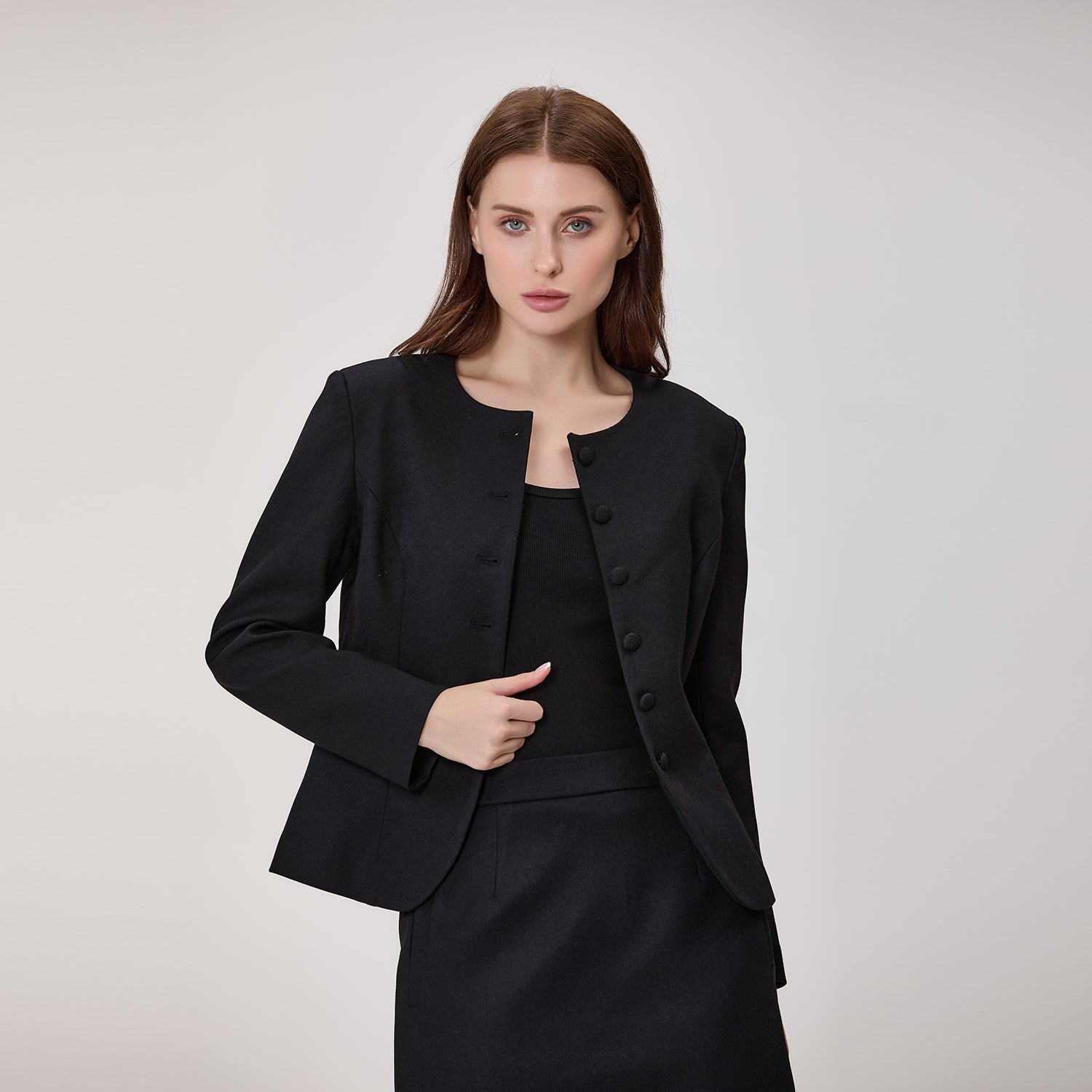 Veste cintrée à col montant et boutons recouverts