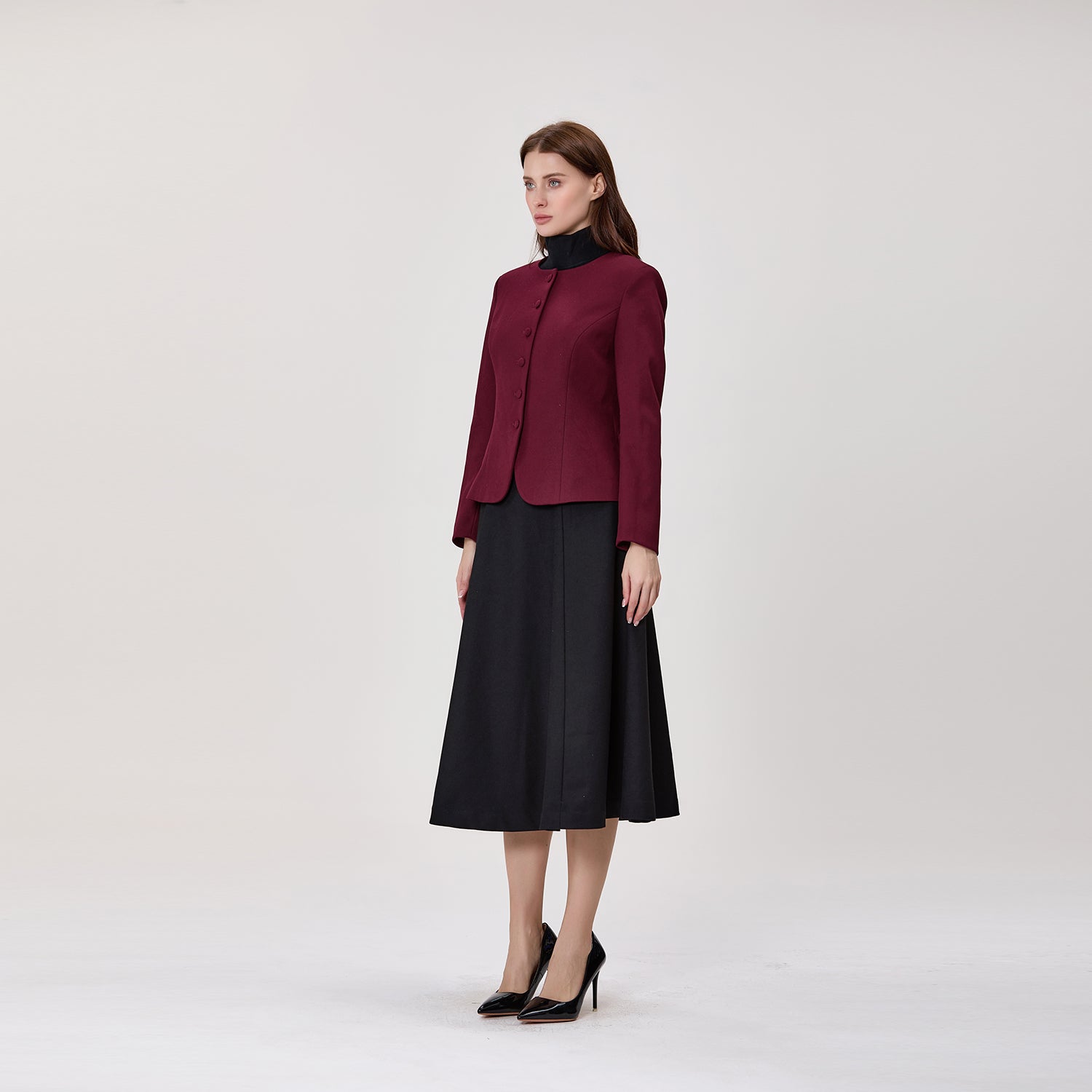 Veste cintrée à col montant et boutons recouverts