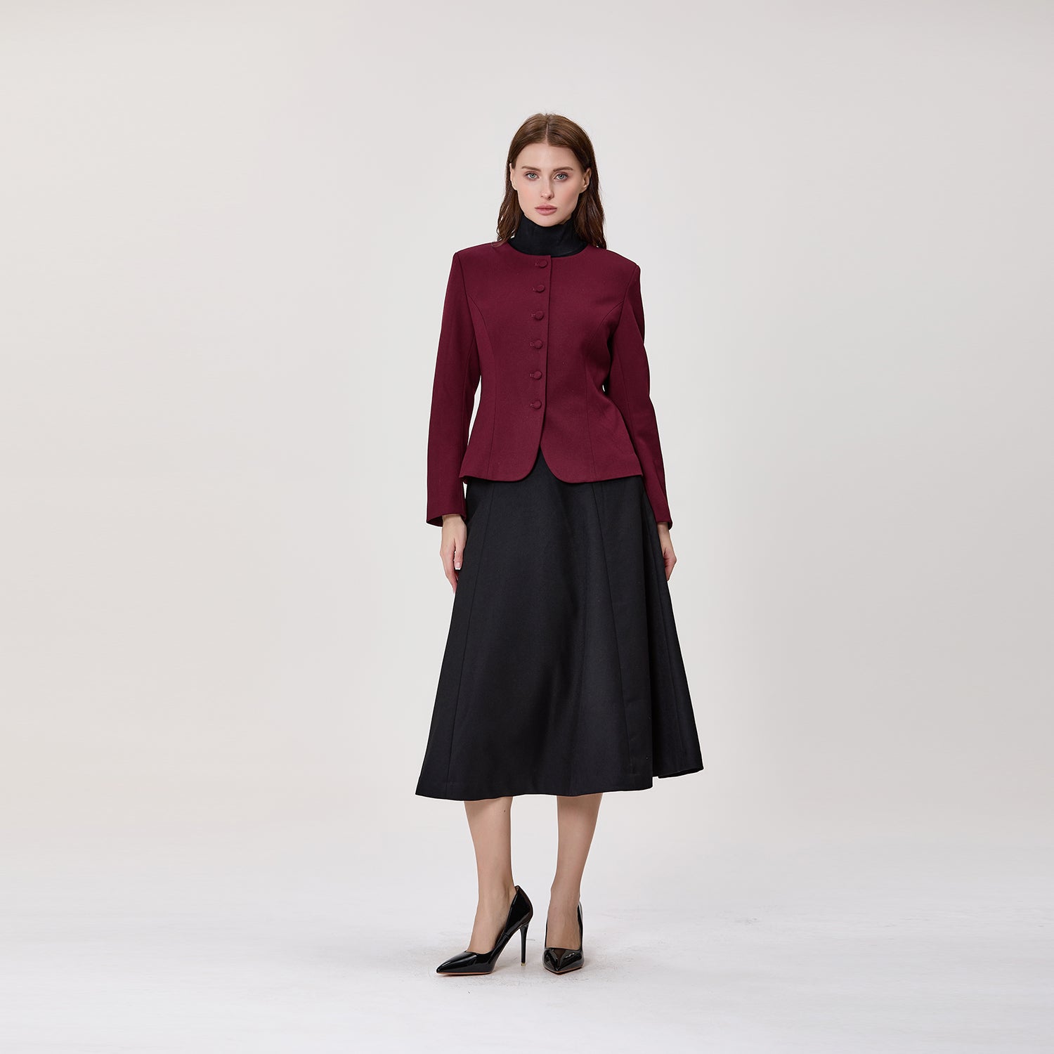 Veste cintrée à col montant et boutons recouverts