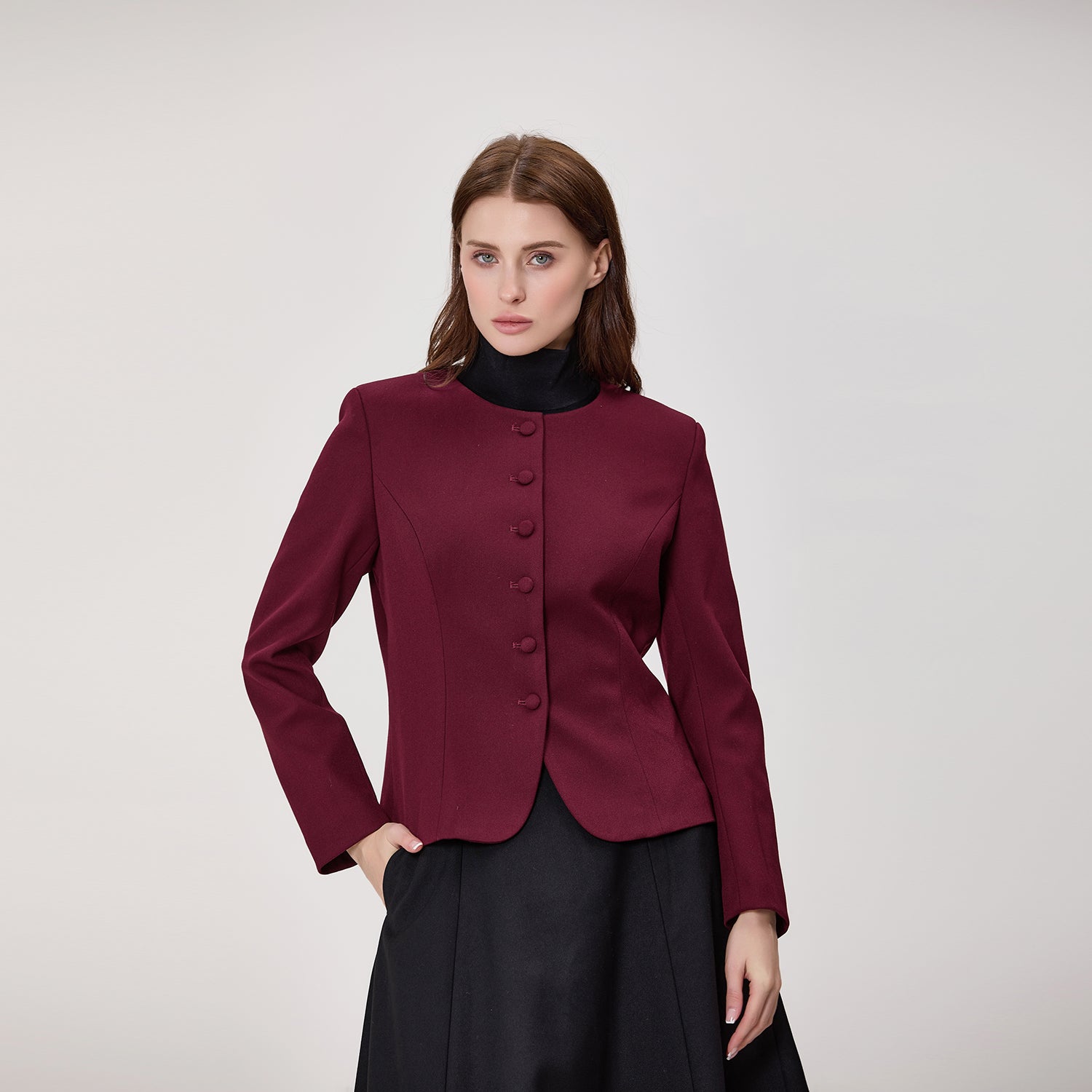 Veste cintrée à col montant et boutons recouverts