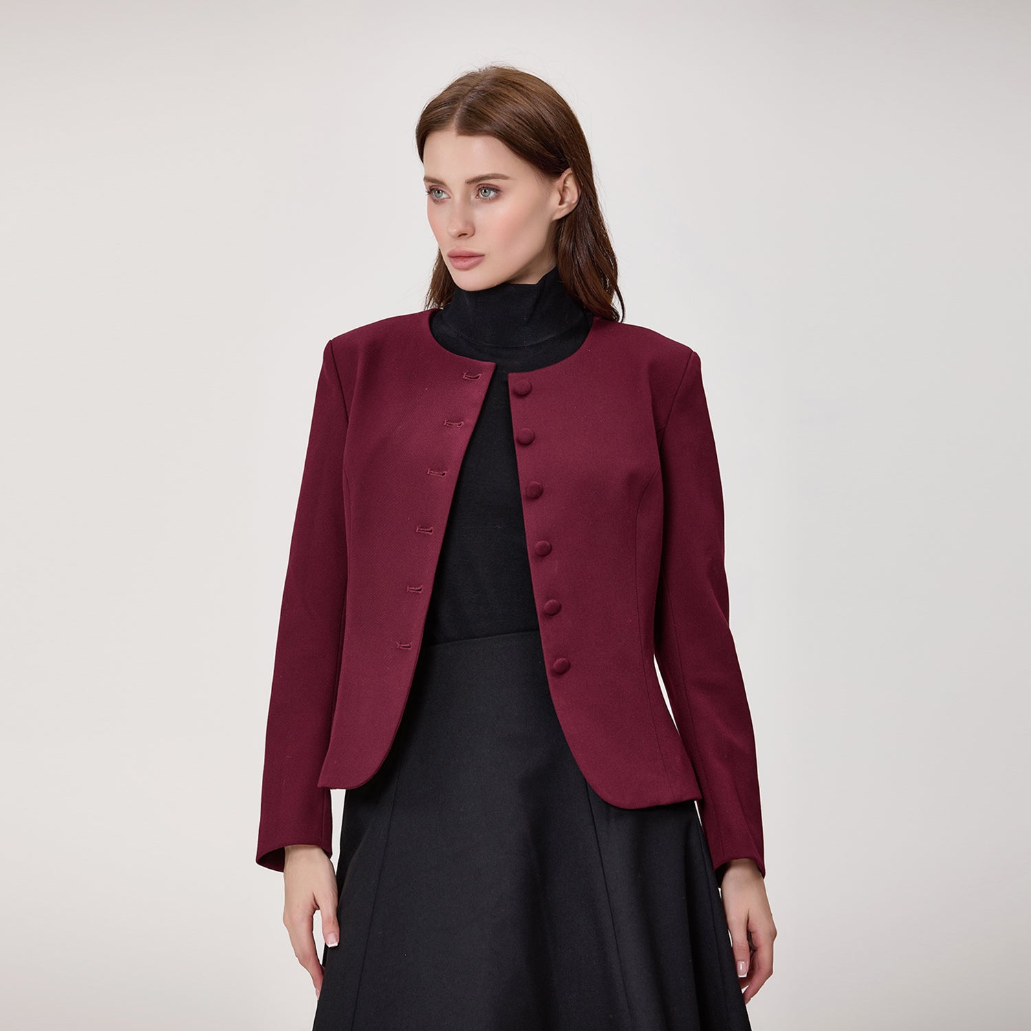 Veste cintrée à col montant et boutons recouverts