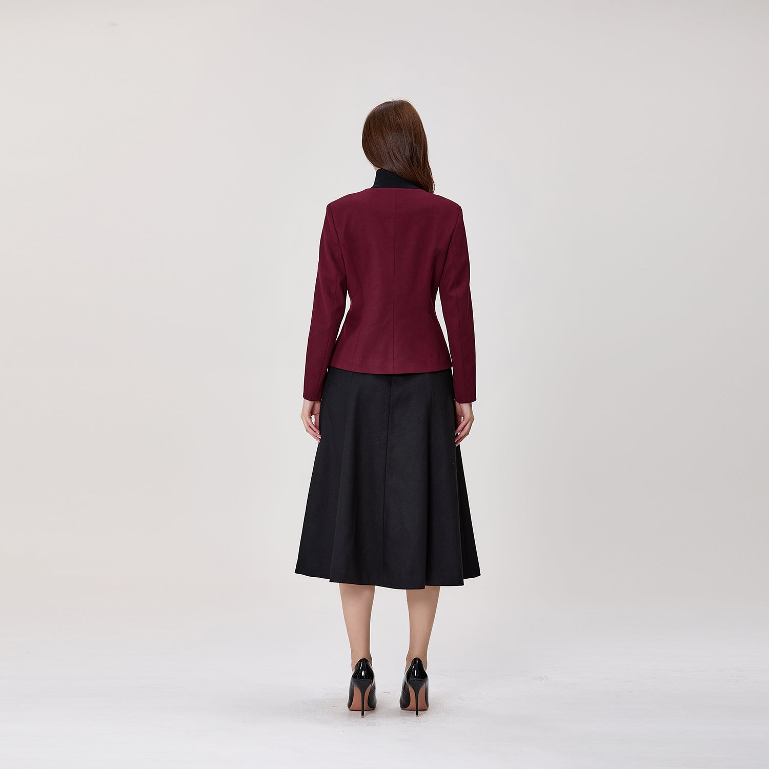 Veste cintrée à col montant et boutons recouverts