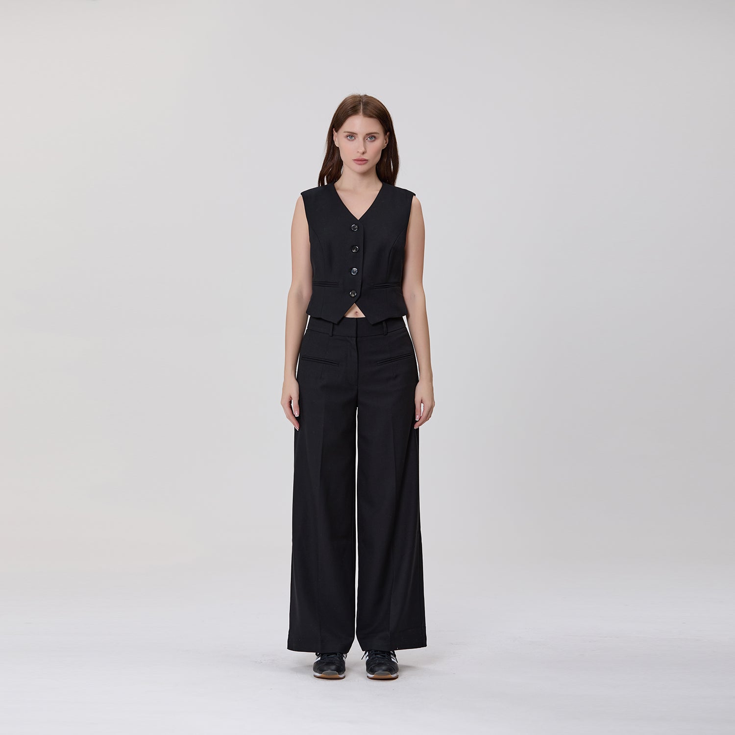 Gilet tailleur court sans manches à boutons