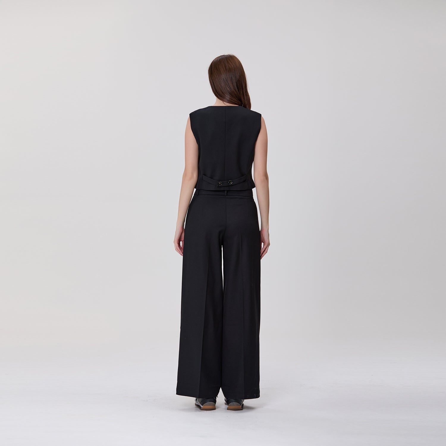Gilet tailleur court sans manches à boutons
