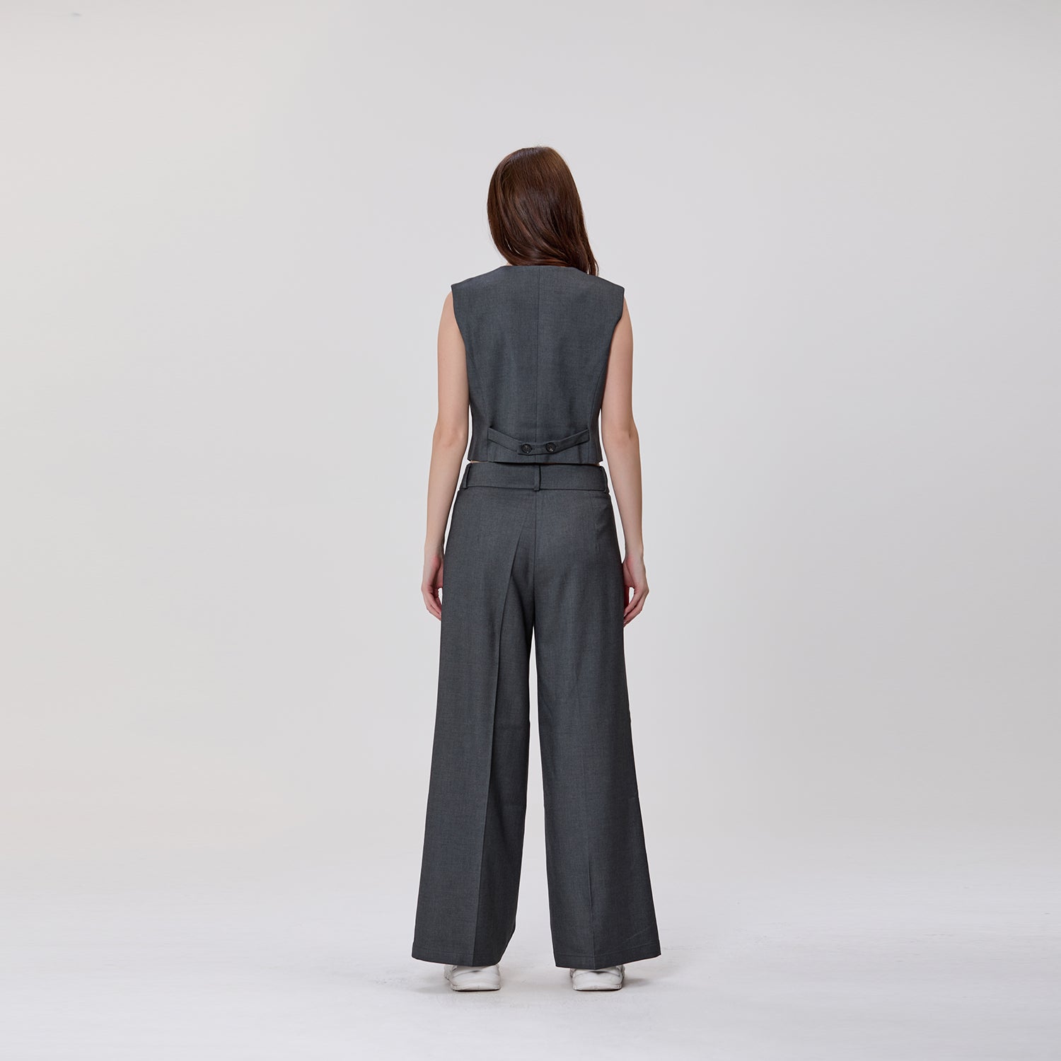Gilet tailleur court sans manches à boutons
