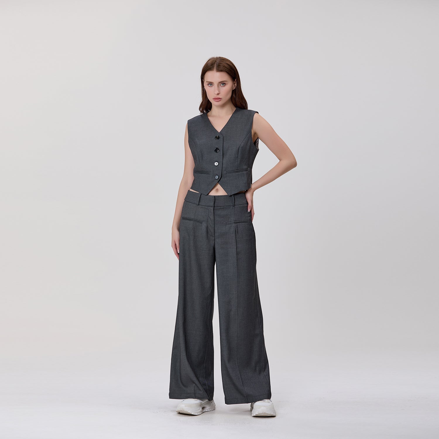 Gilet tailleur court sans manches à boutons