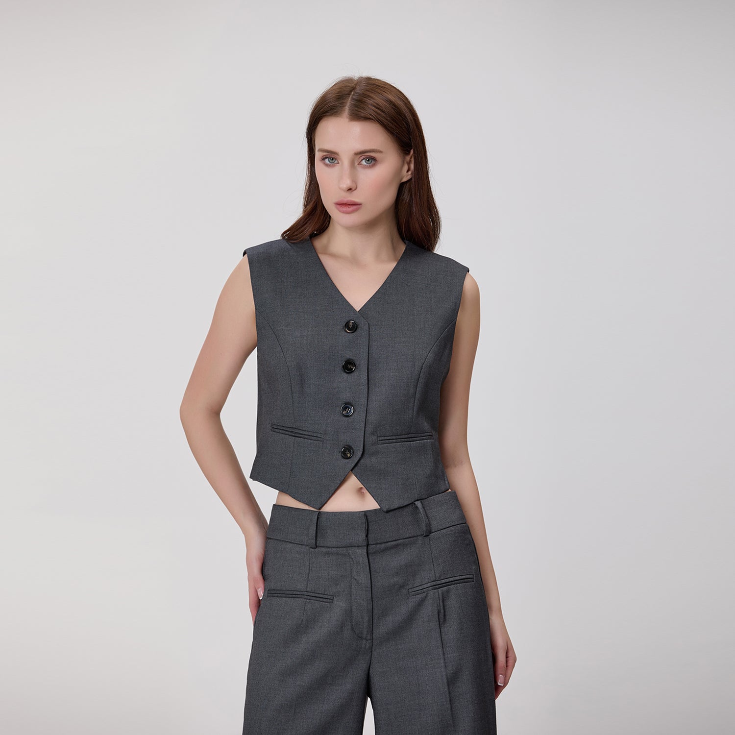 Gilet tailleur court sans manches à boutons