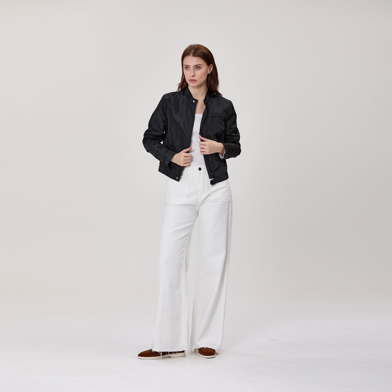 Blouson court zippé à col montant