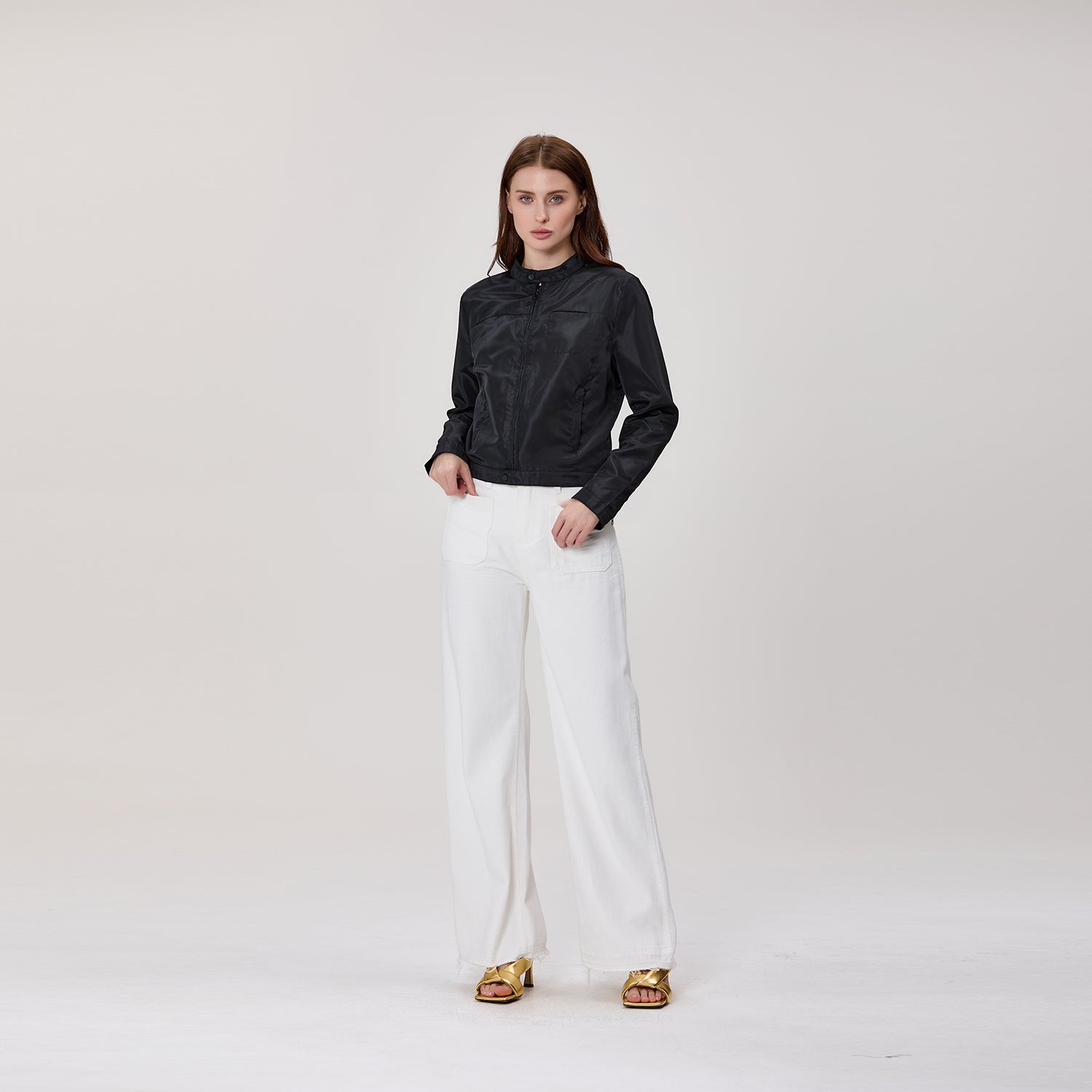 Blouson court zippé à col montant