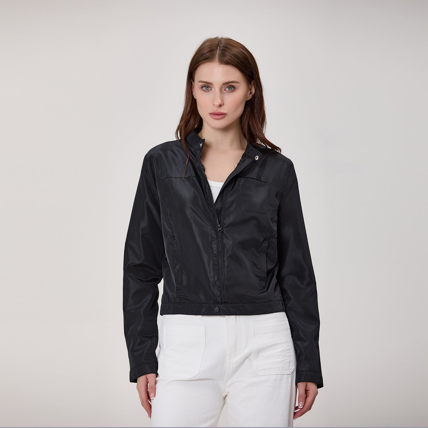 Blouson court zippé à col montant