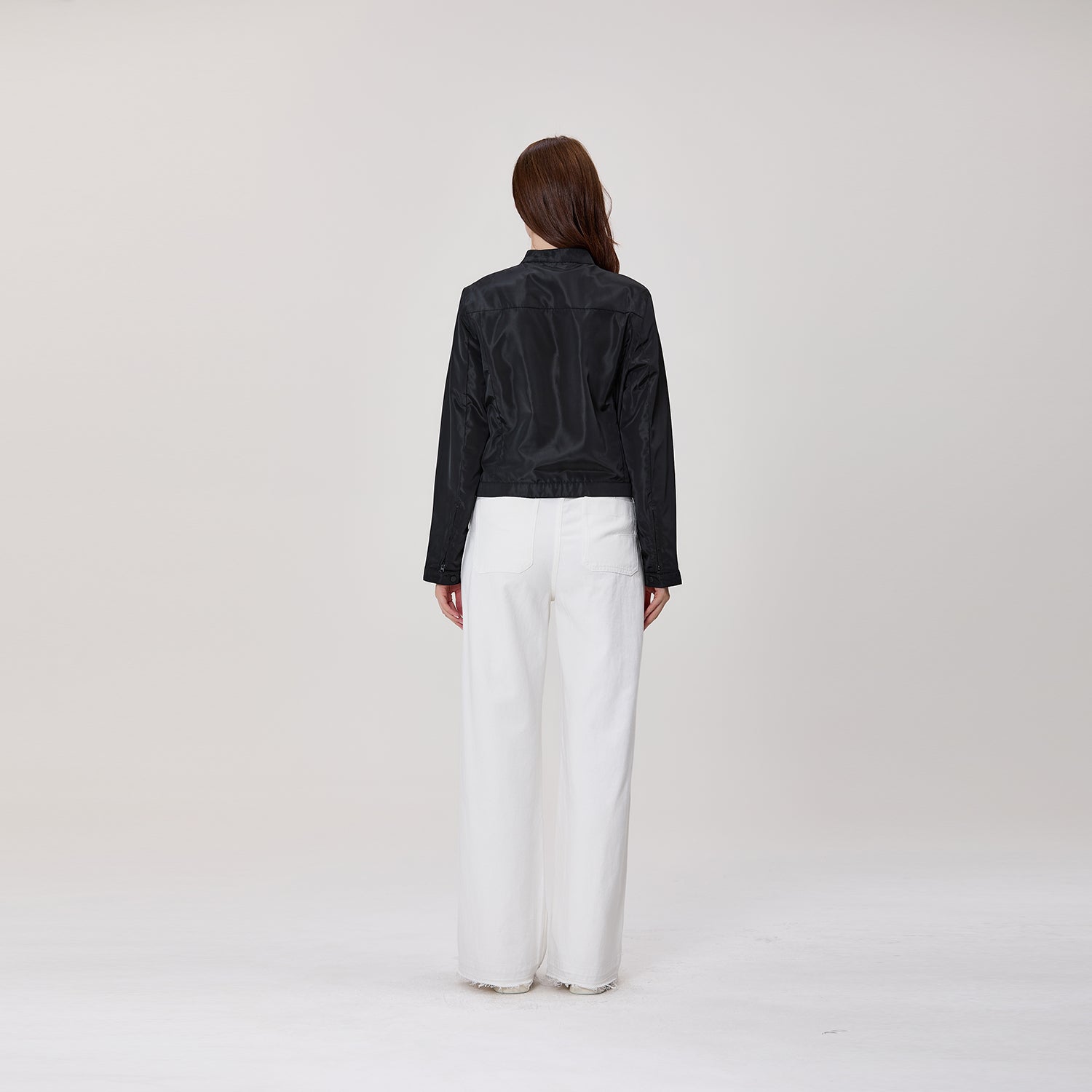 Blouson court zippé à col montant