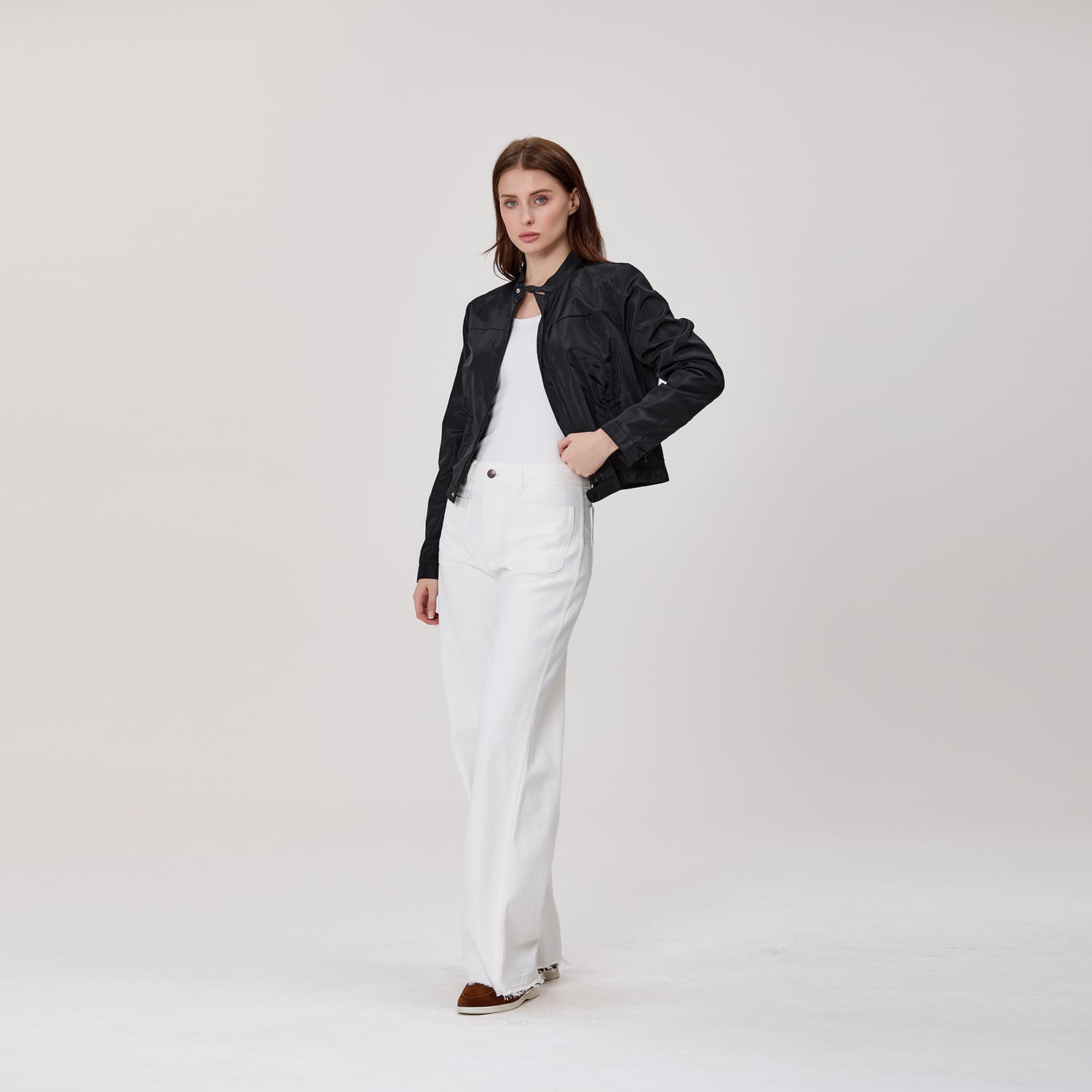 Blouson court zippé à col montant