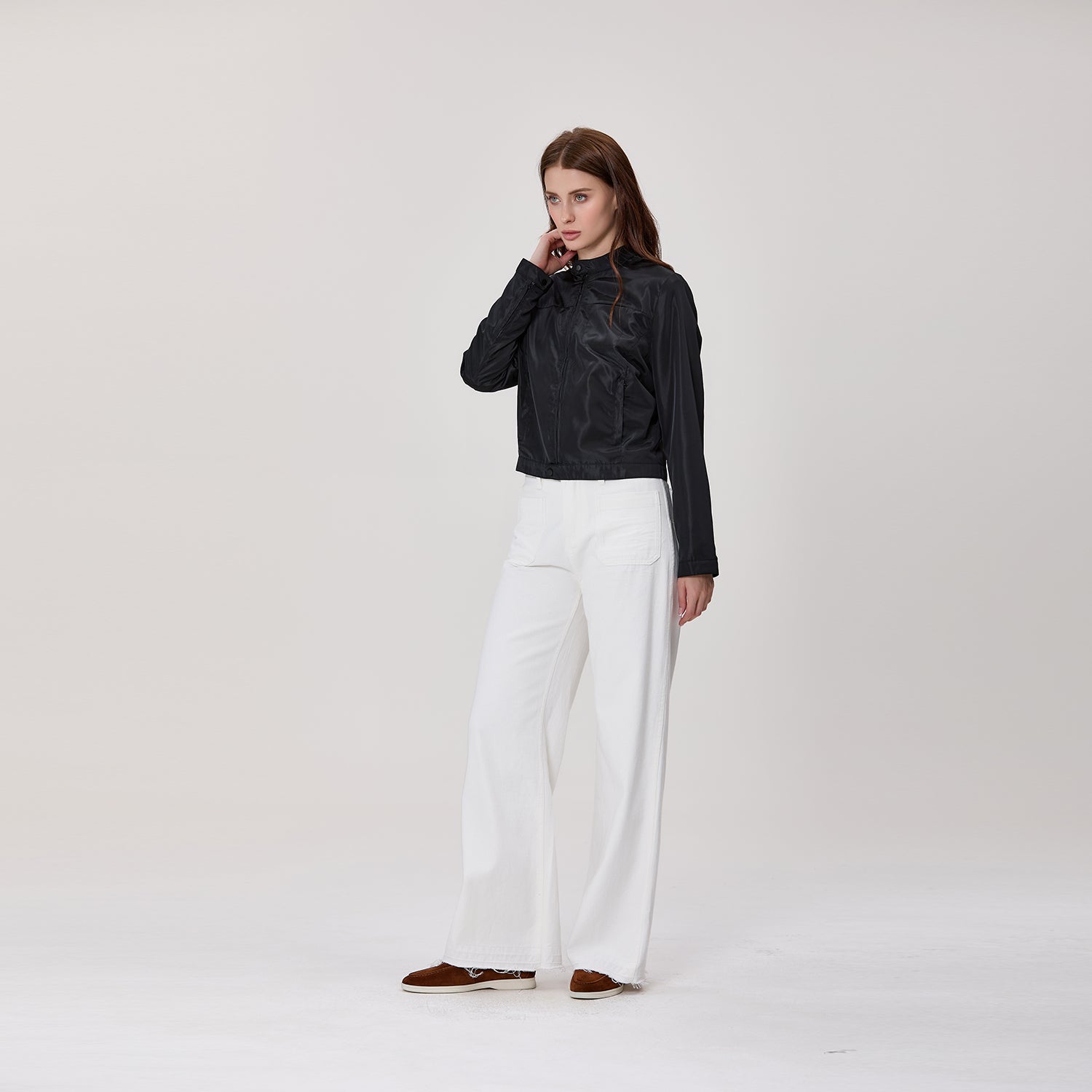 Blouson court zippé à col montant