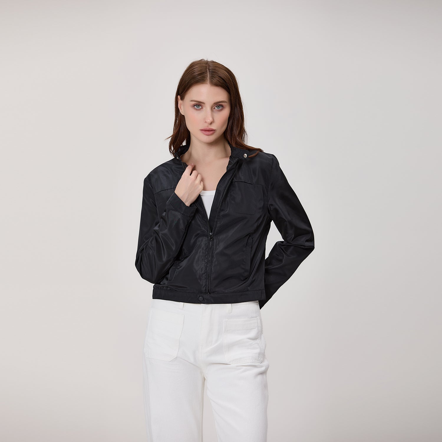 Blouson court zippé à col montant
