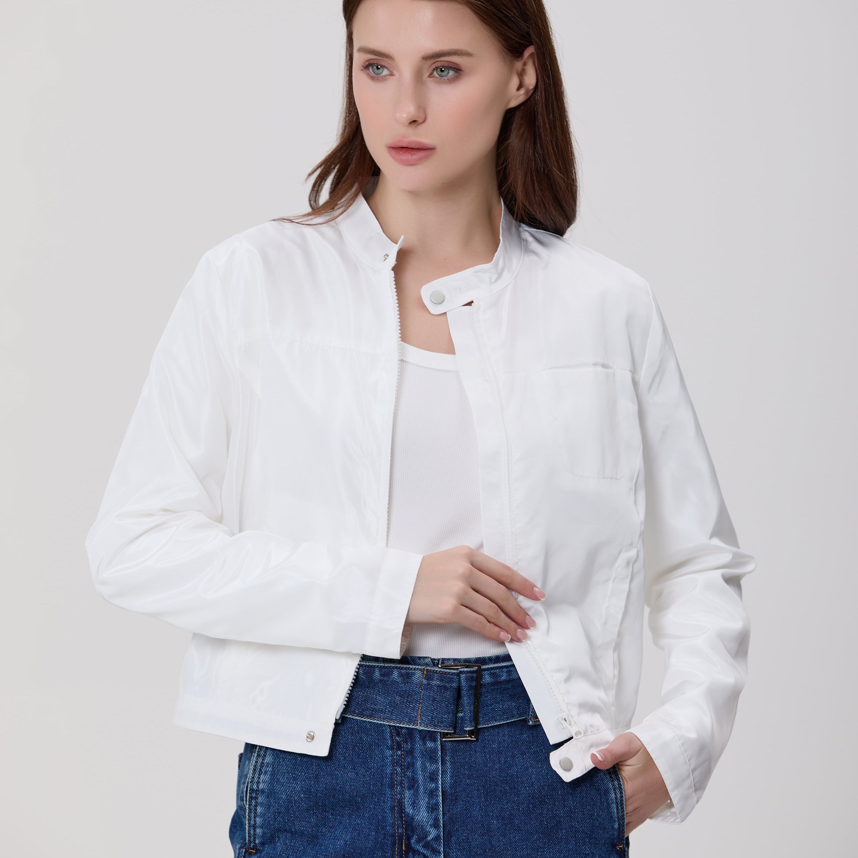 Blouson court zippé à col montant