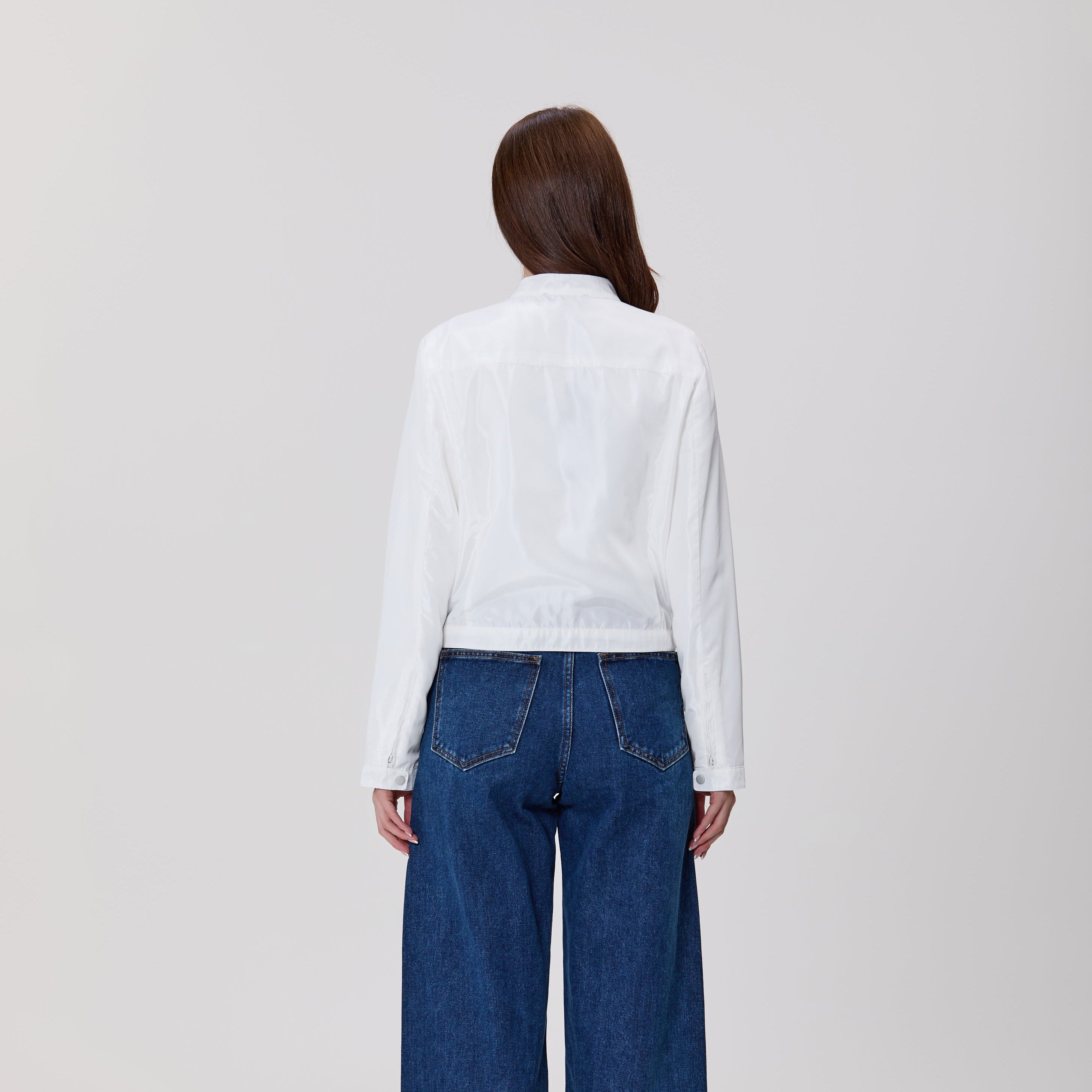 Blouson court zippé à col montant
