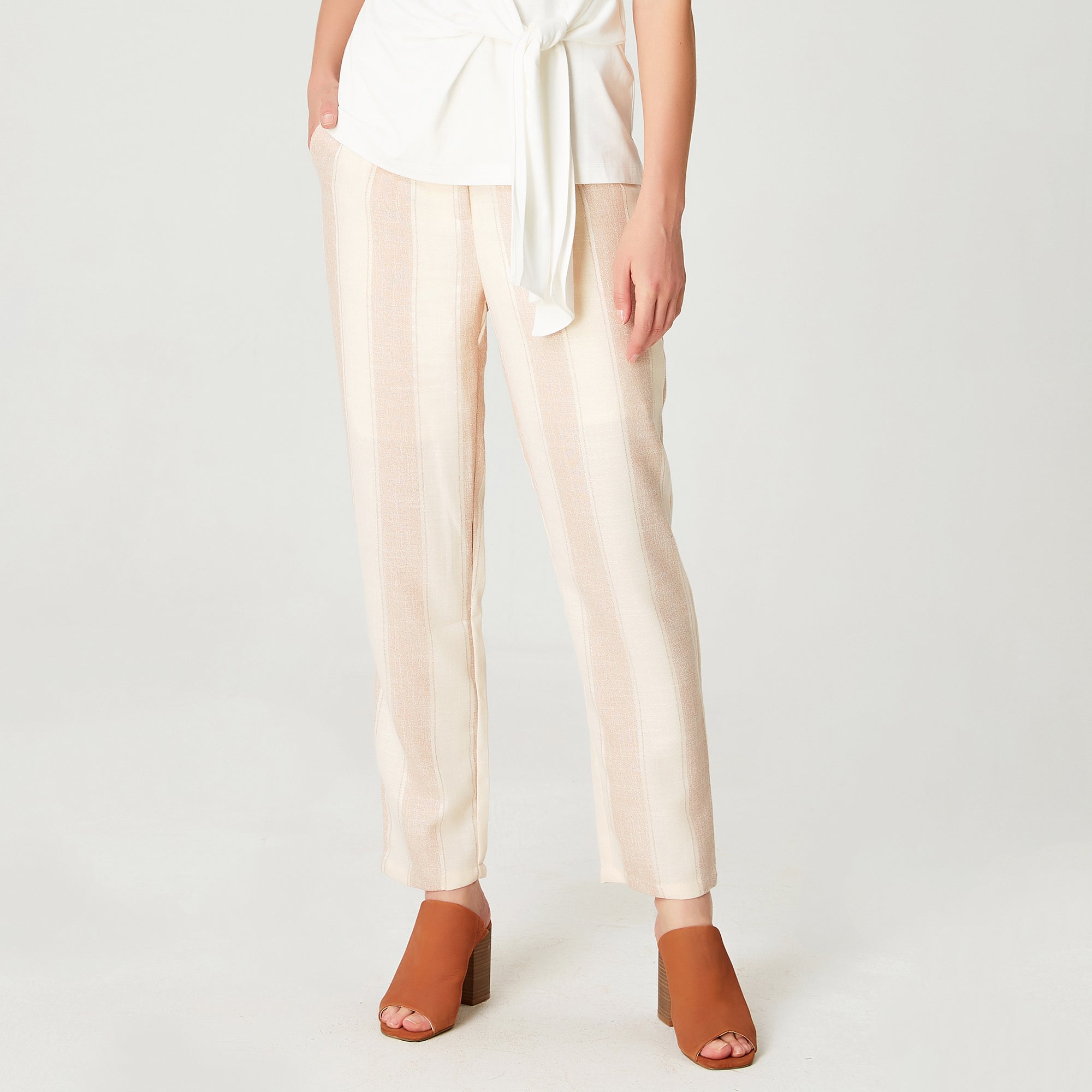 Pantalon fuselé ceinturé à pinces et motif rayures