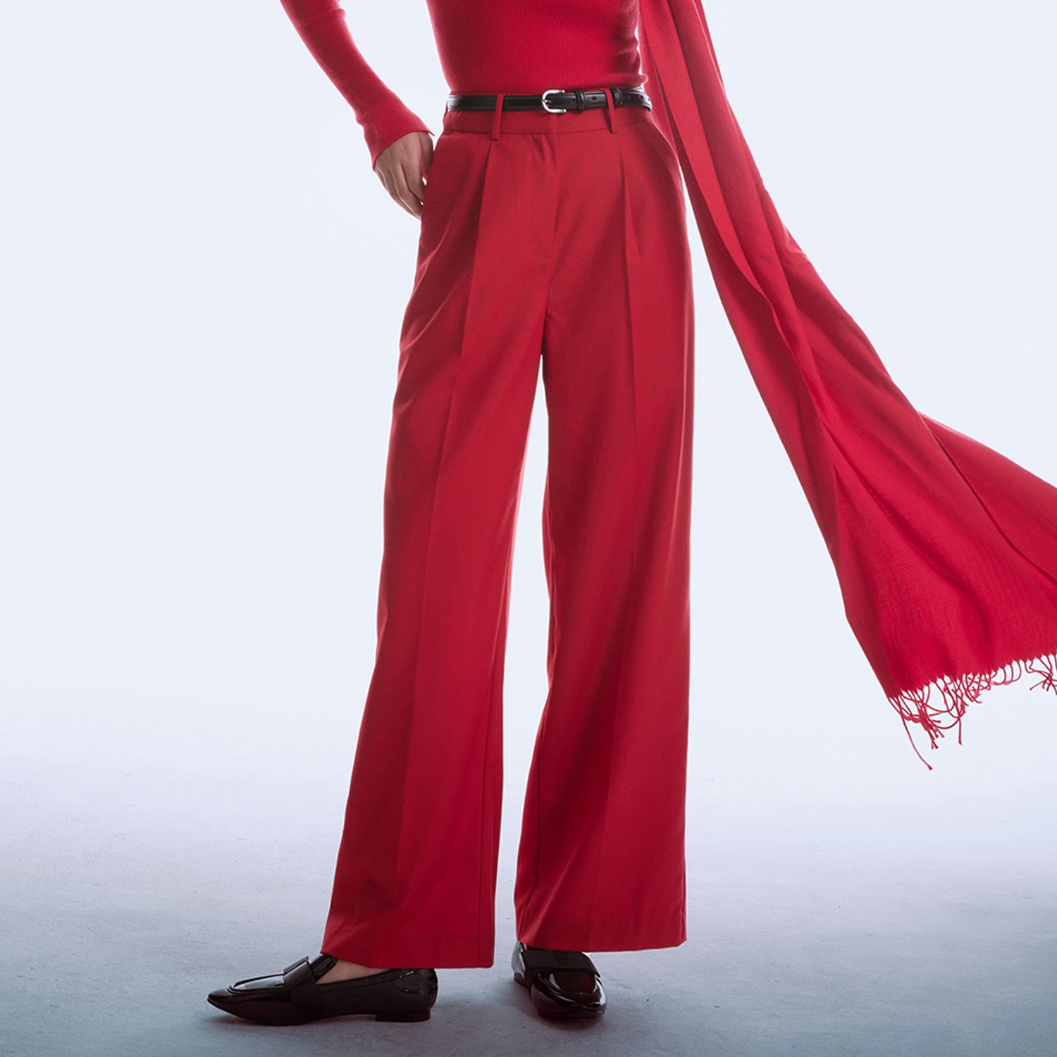 Pantalon tailleur à pince et plis