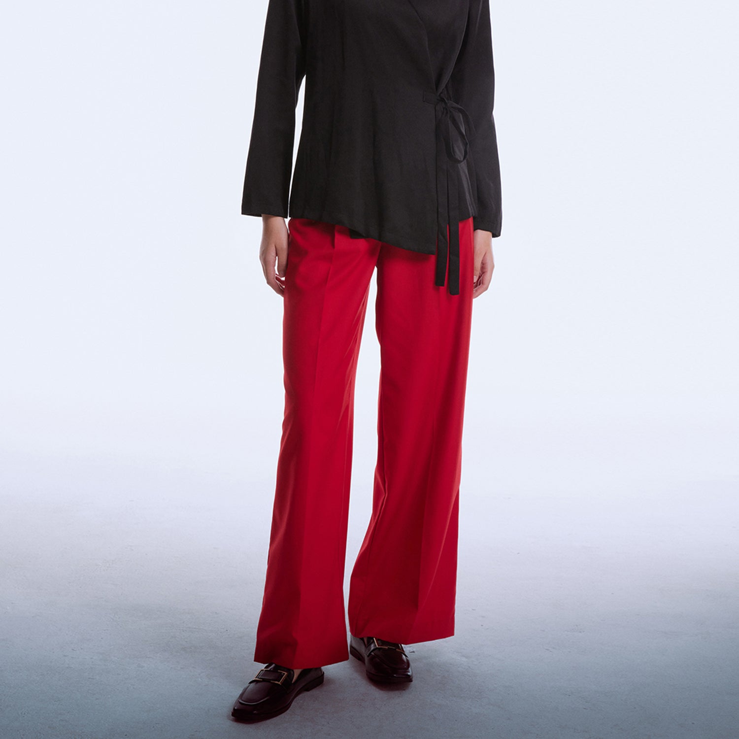 Pantalon tailleur à pince et plis