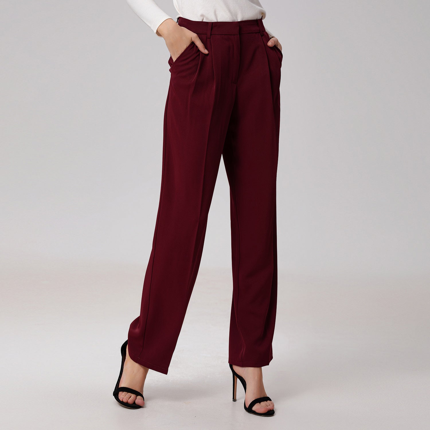 Pantalon droit de tailleur à plis