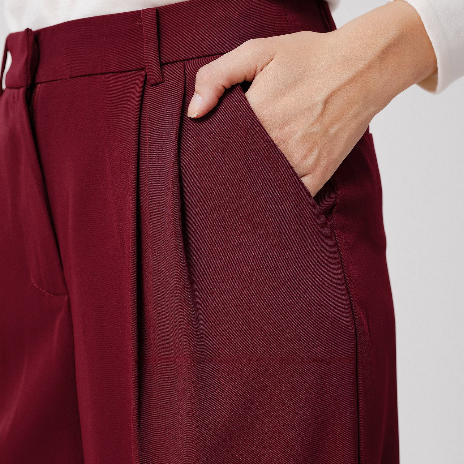 Pantalon droit de tailleur à plis