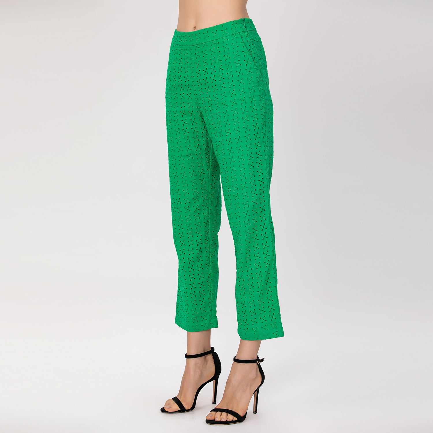 Pantalon en broderie anglaise
