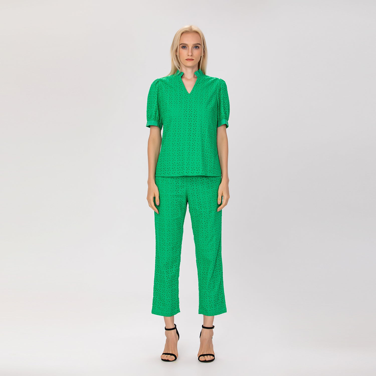 Pantalon en broderie anglaise