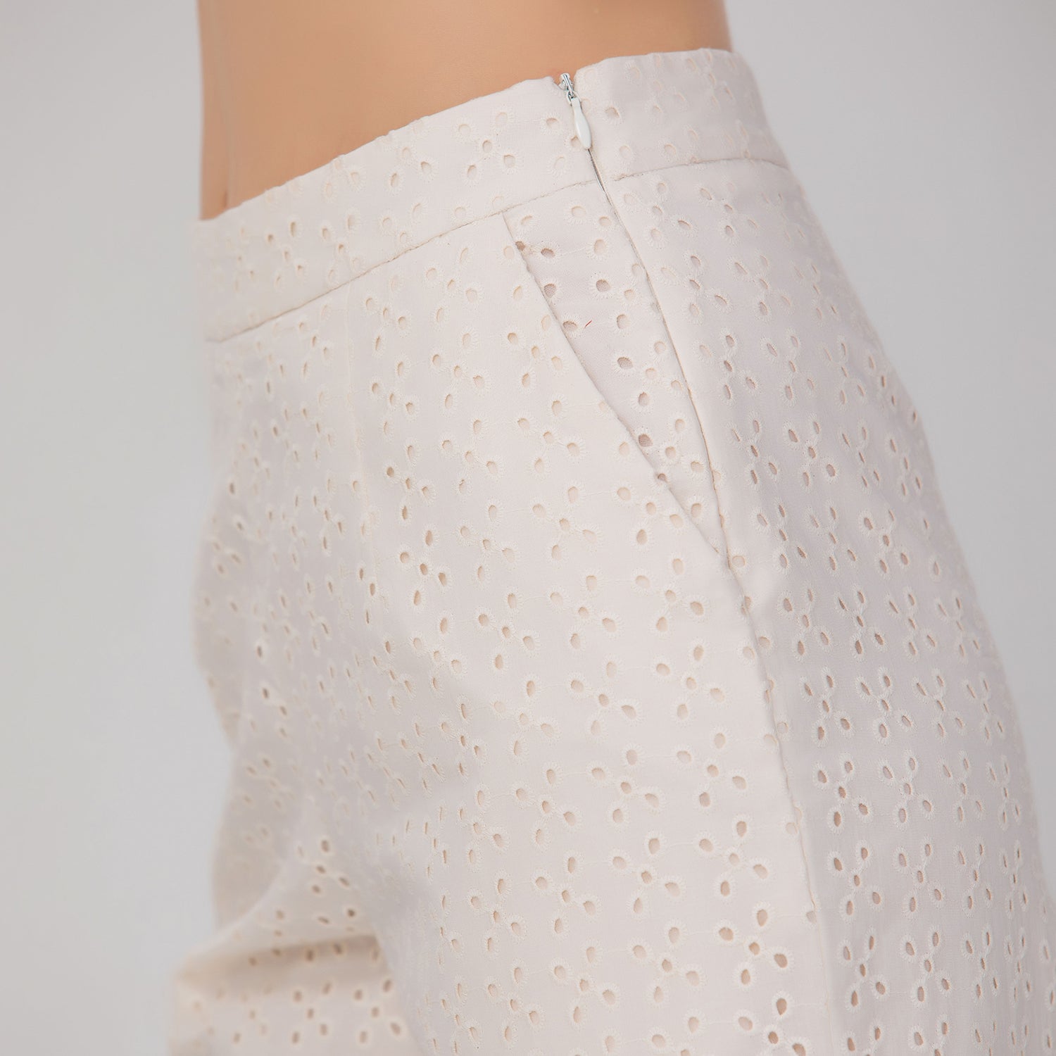Pantalon en broderie anglaise