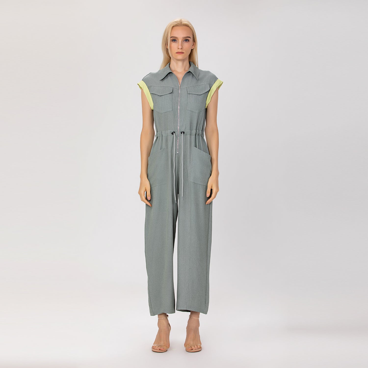 Combinaison sans manches à col chemise et ceinture