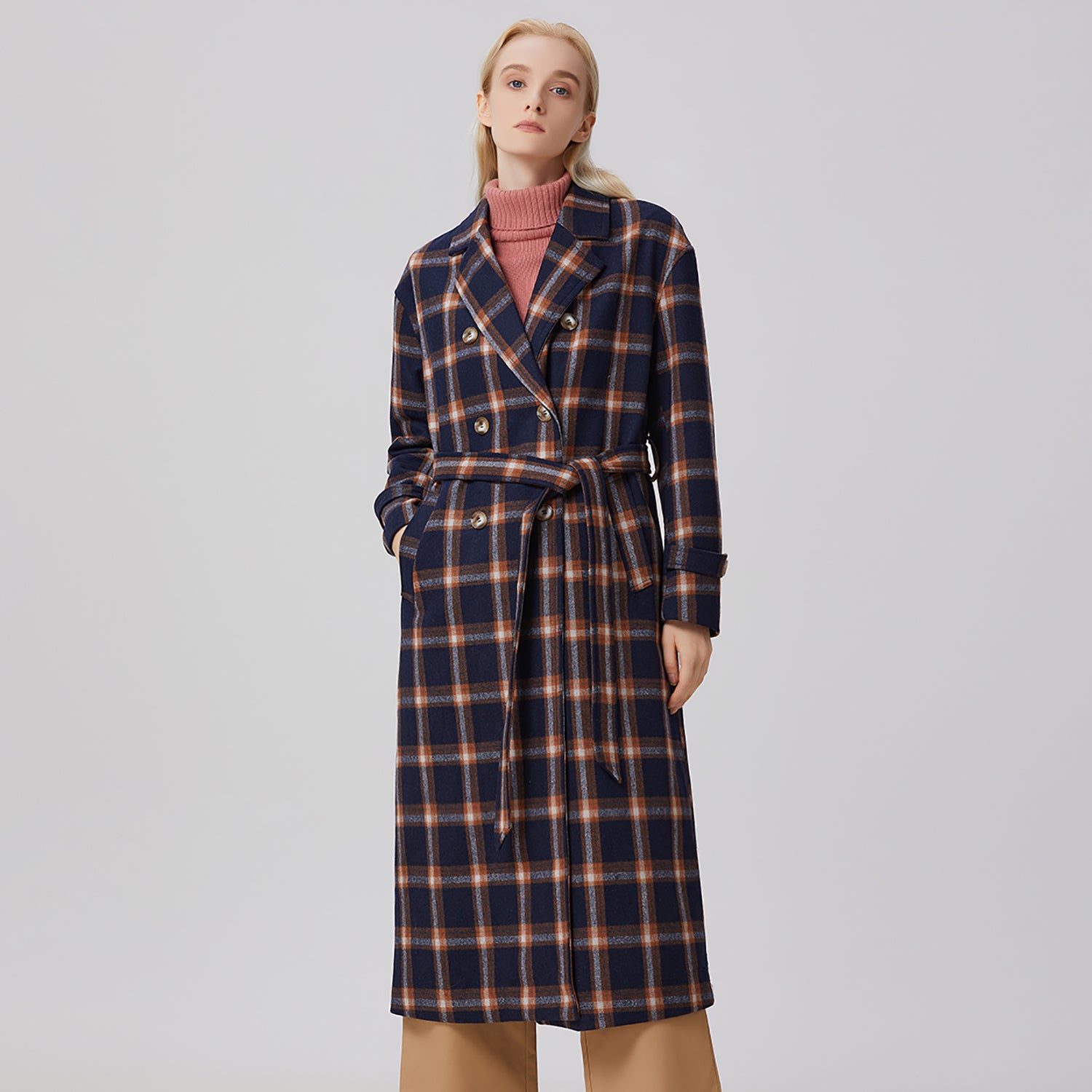 Manteau en laine à carreaux et double boutonnage