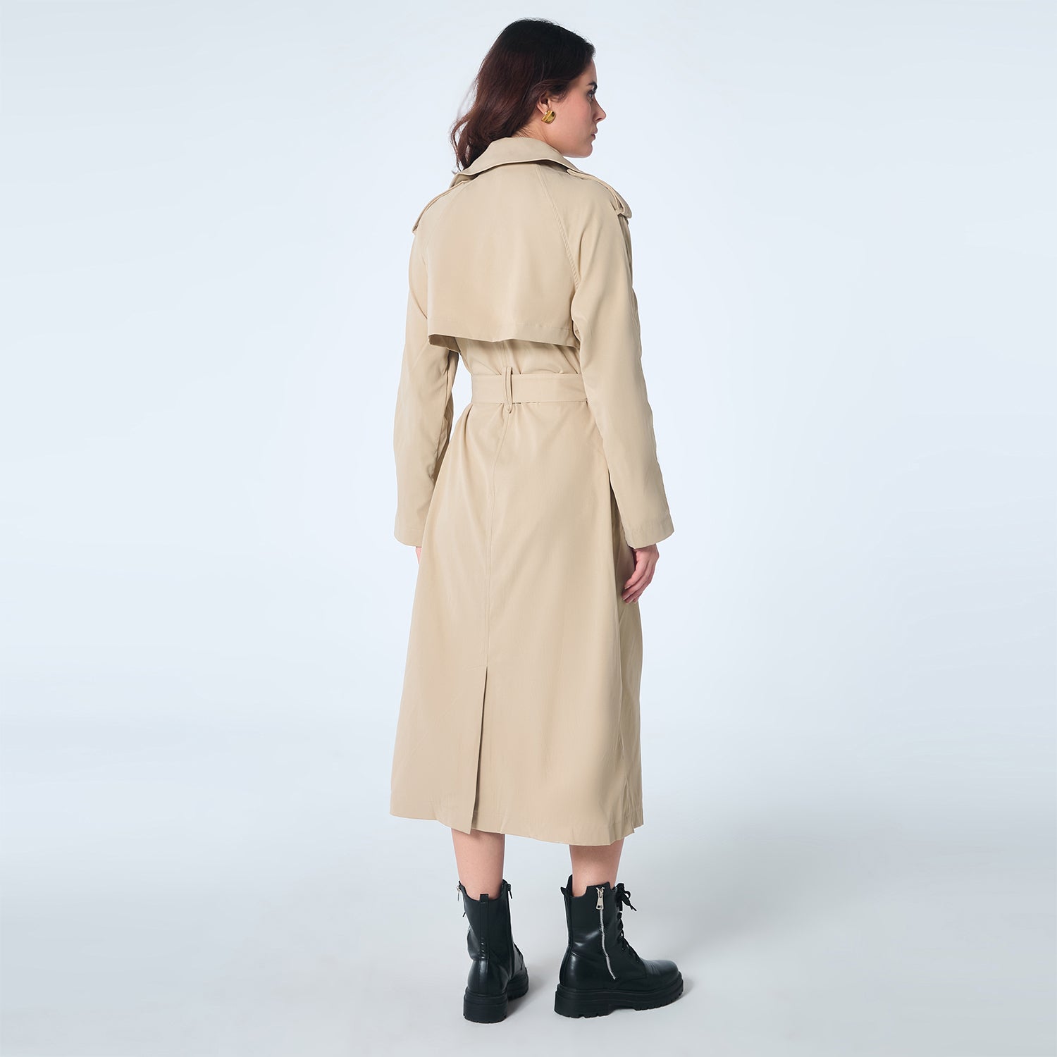 Manteau trench classique avec un bas-volet