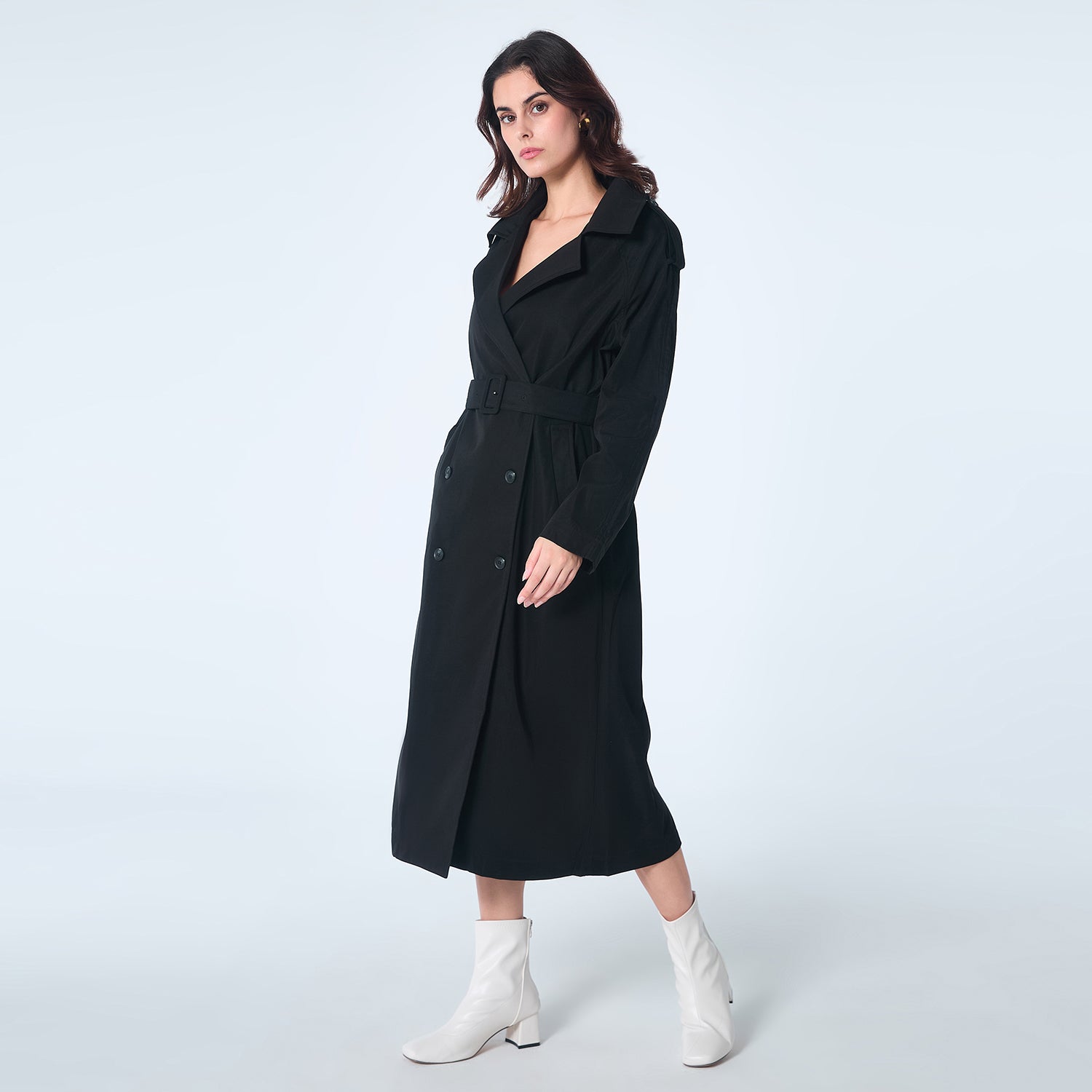 Manteau trench classique avec un bas-volet
