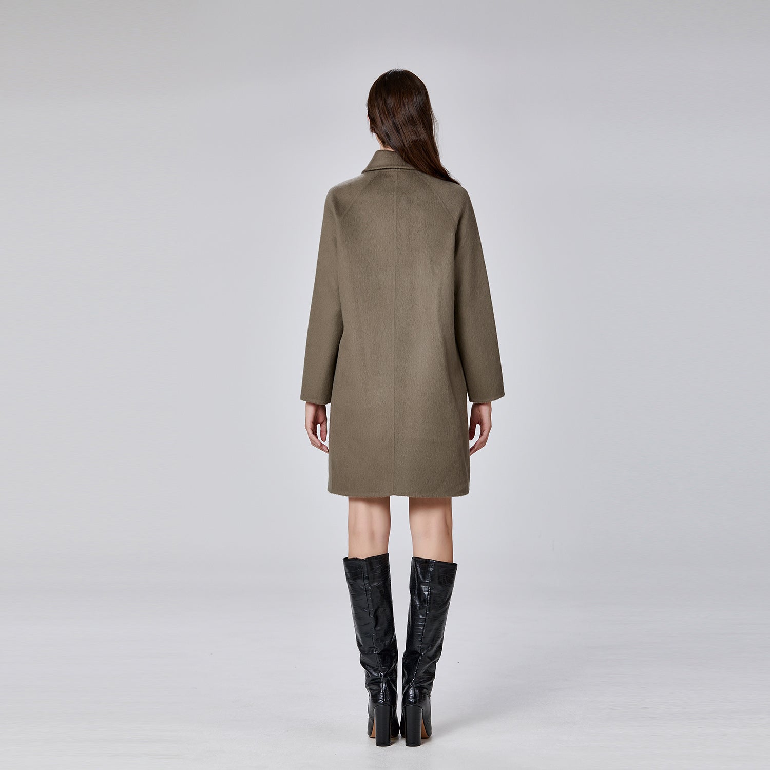 Manteau en laine minimaliste à col rond