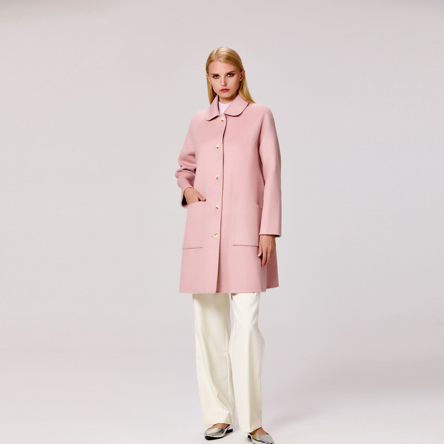 Manteau en laine minimaliste à col rond