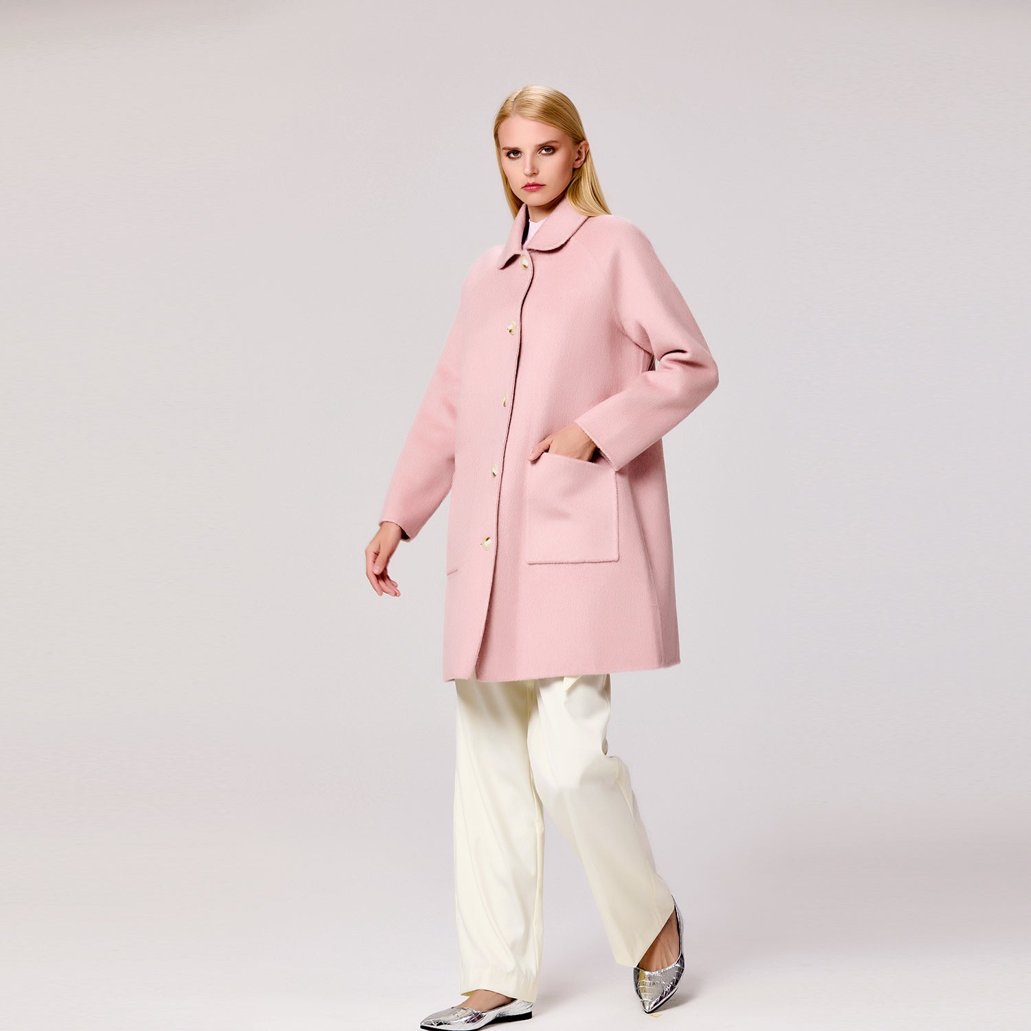 Manteau en laine minimaliste à col rond