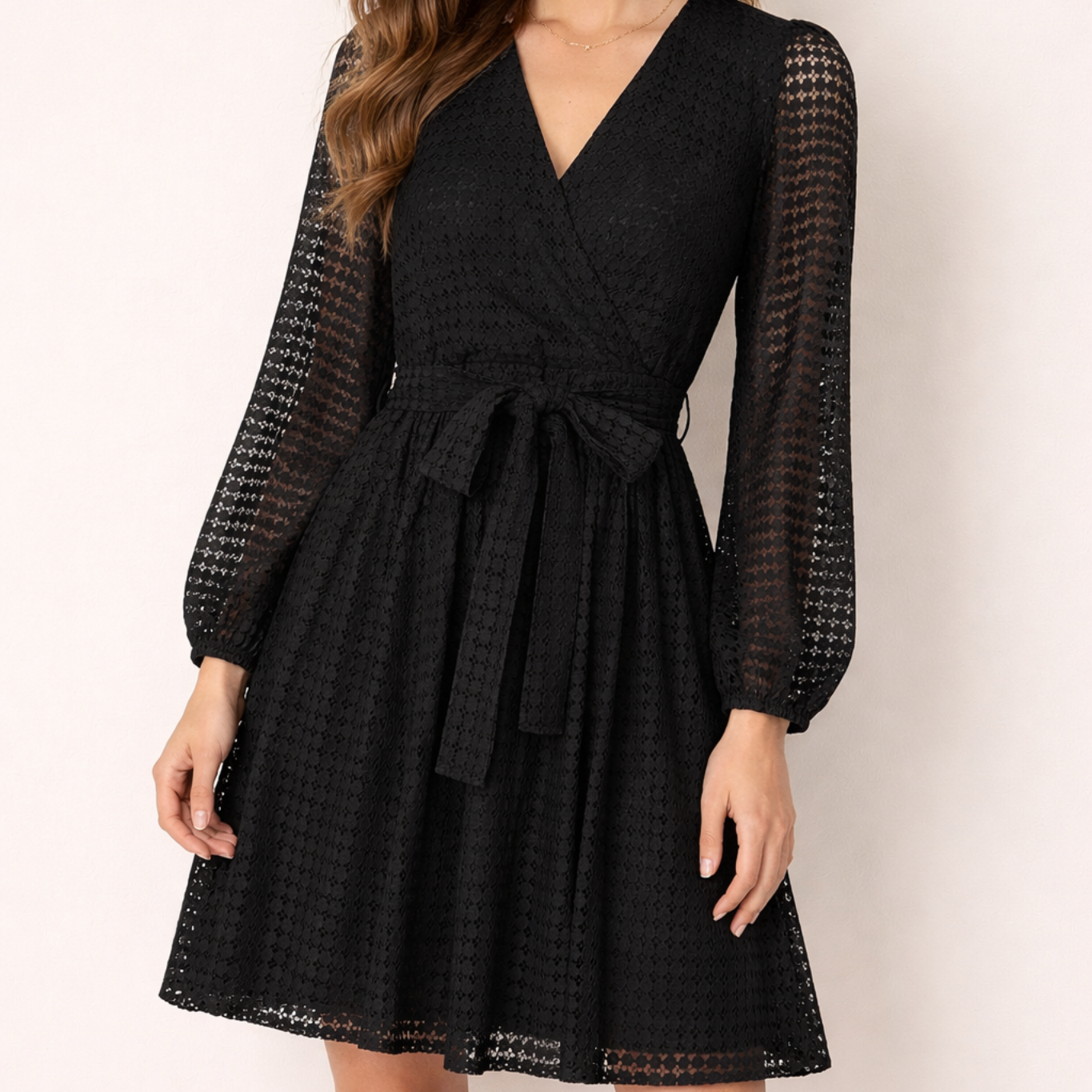 Robe Courte Cache-Cœur en Dentelle Texturée - Smart & Joy