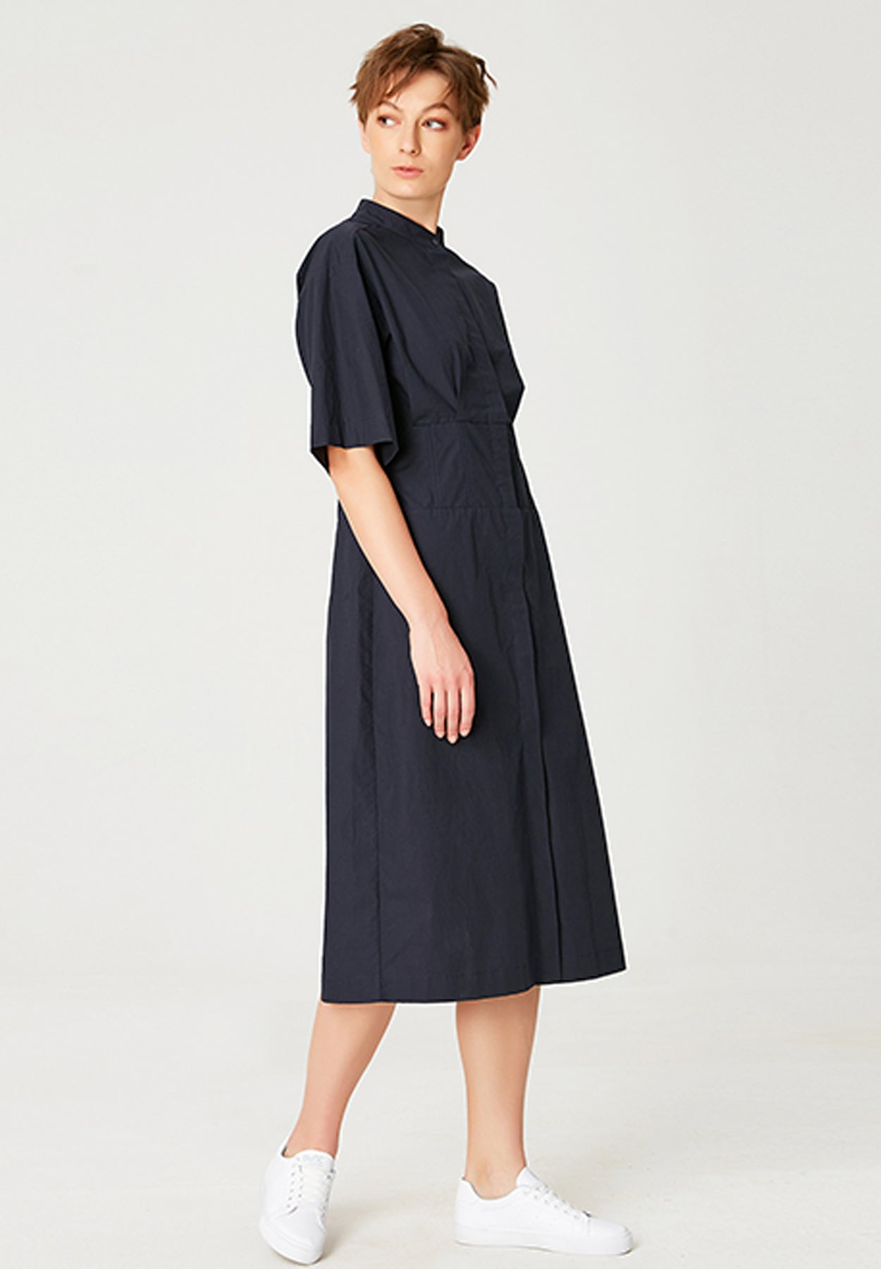 Robe chemise midi ample à taille corsetée