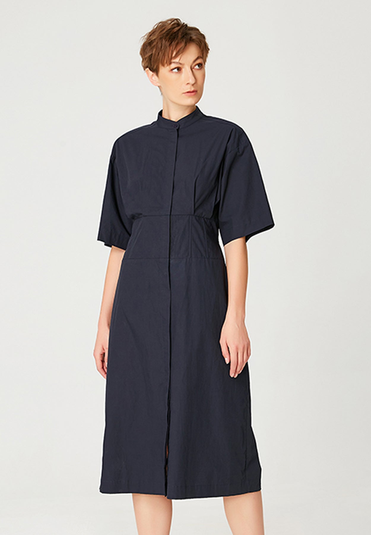 Robe chemise midi ample à taille corsetée