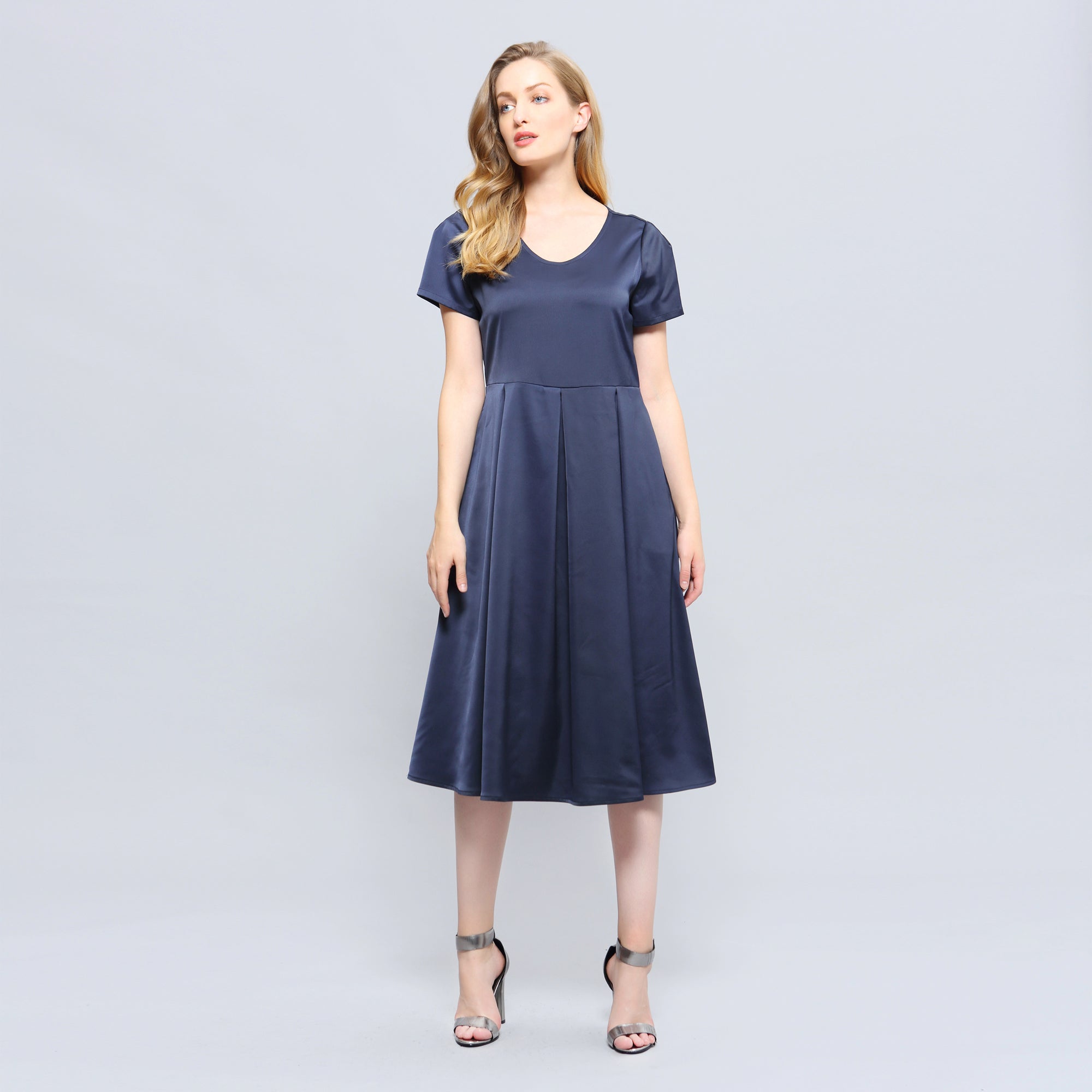 Robe satin patineuse