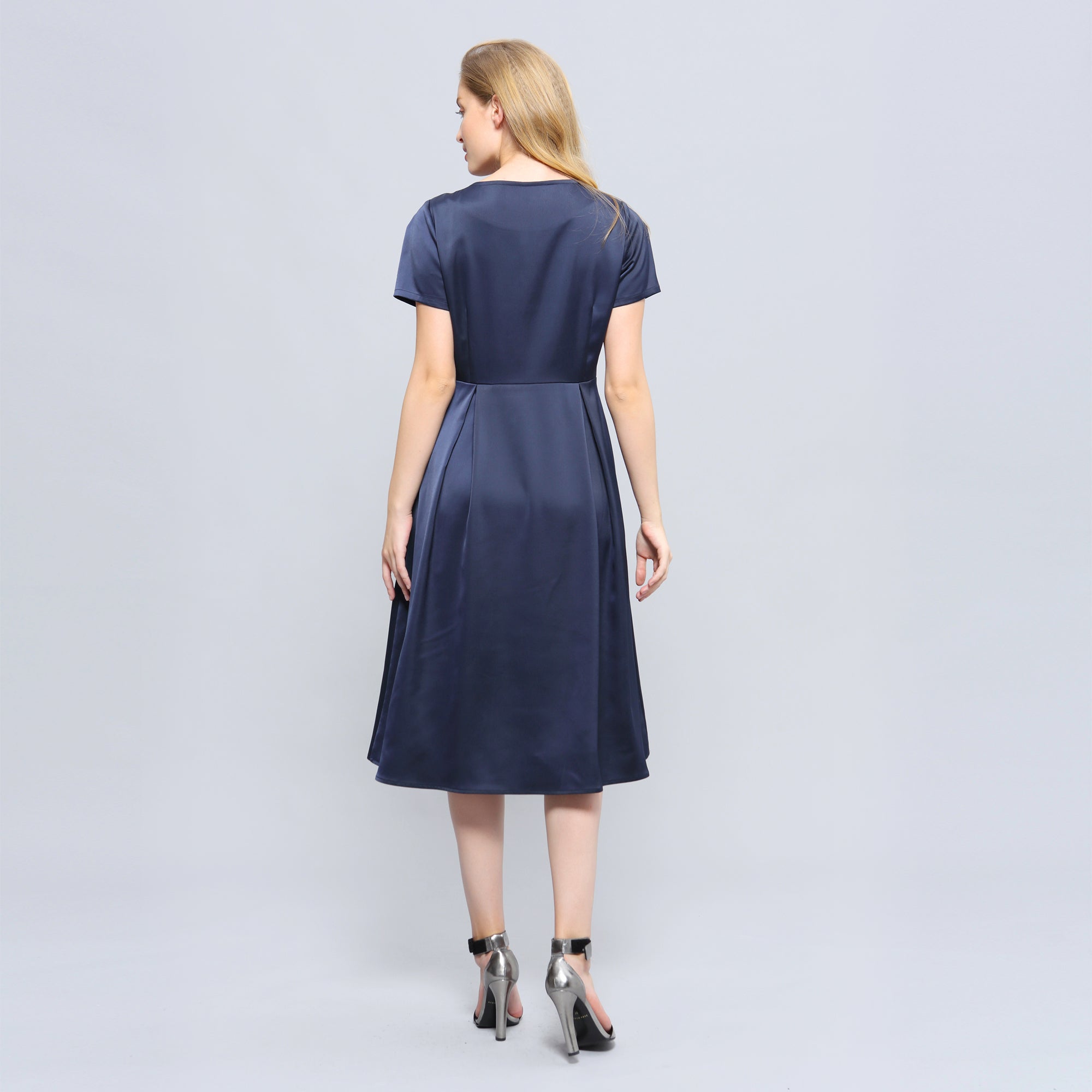Robe satin patineuse