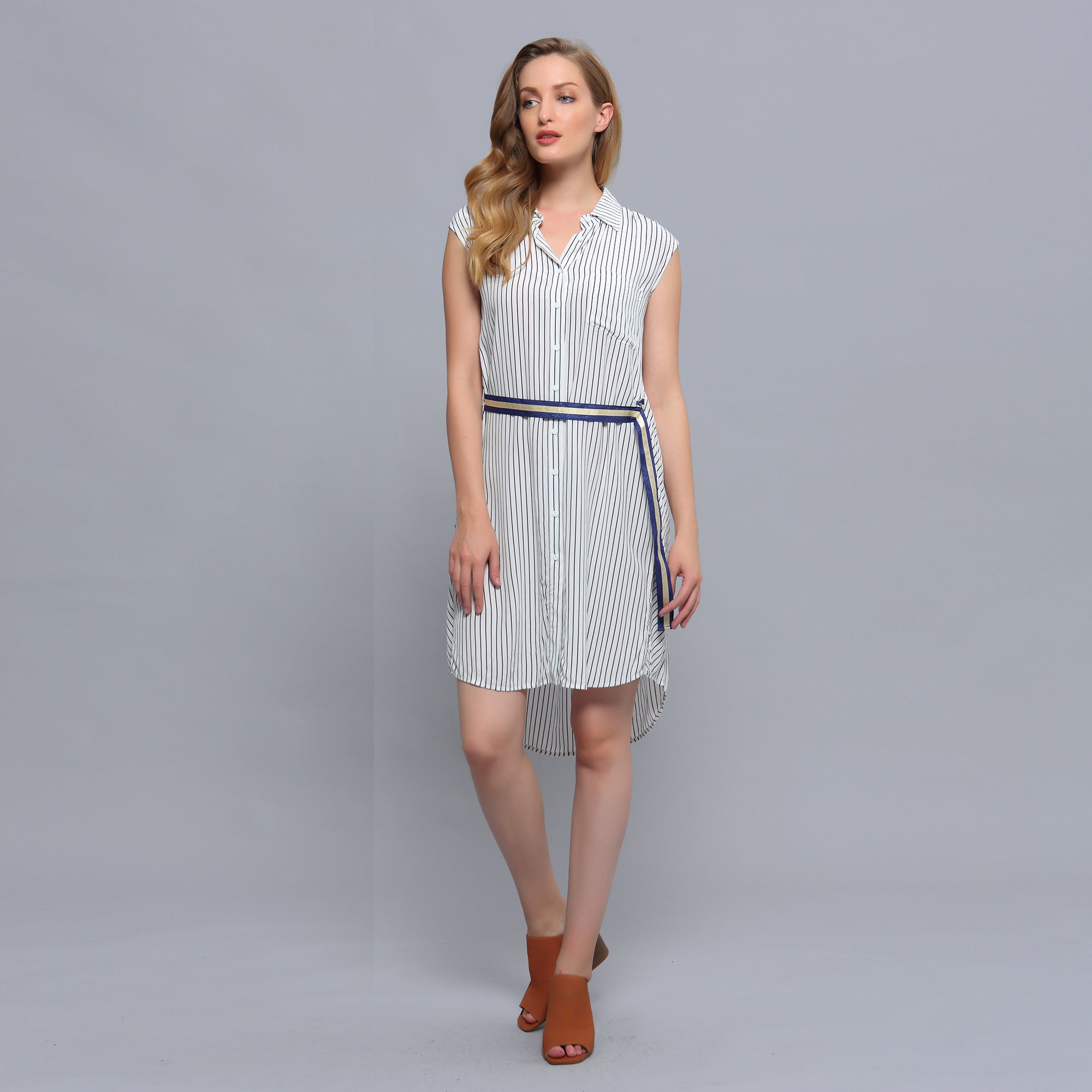Robe-chemise minimaliste à rayures