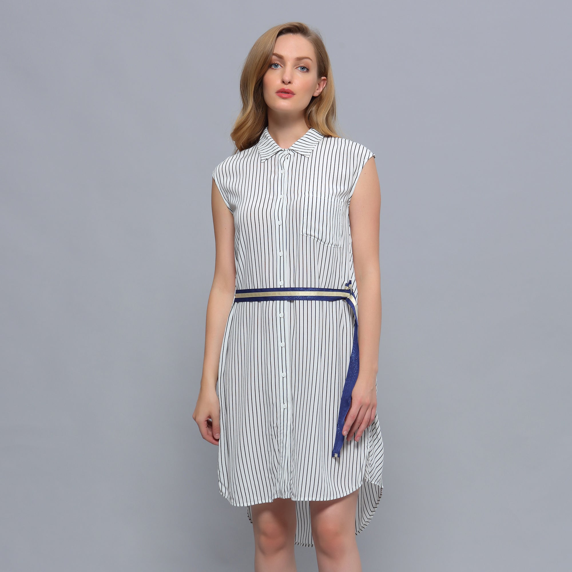 Robe-chemise minimaliste à rayures