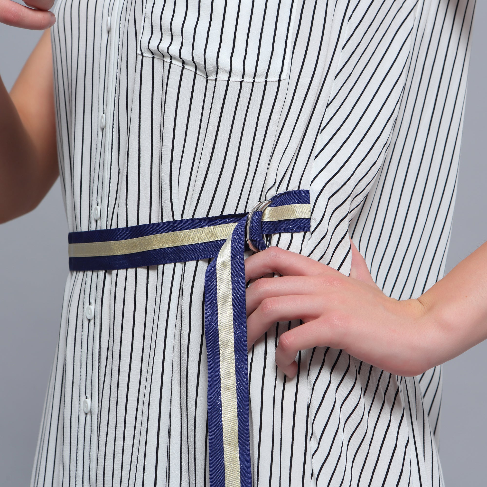 Robe-chemise minimaliste à rayures