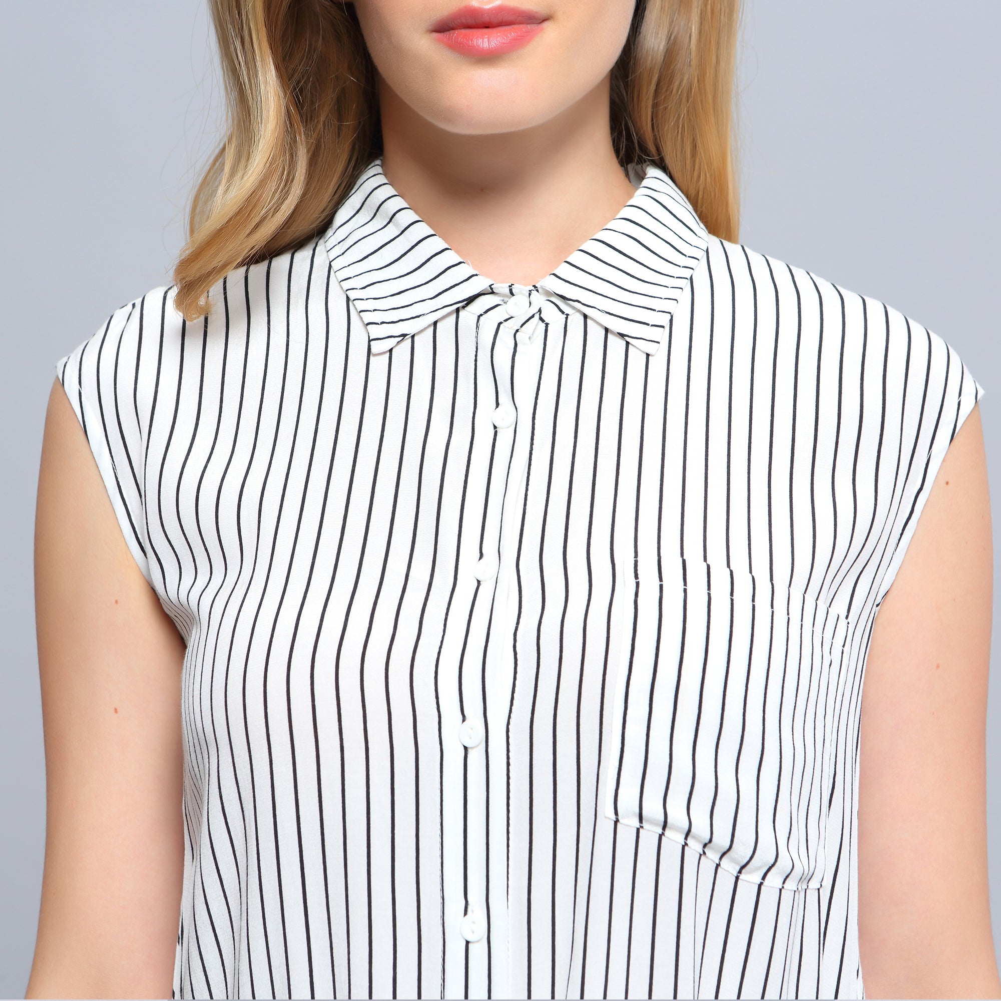 Robe-chemise minimaliste à rayures