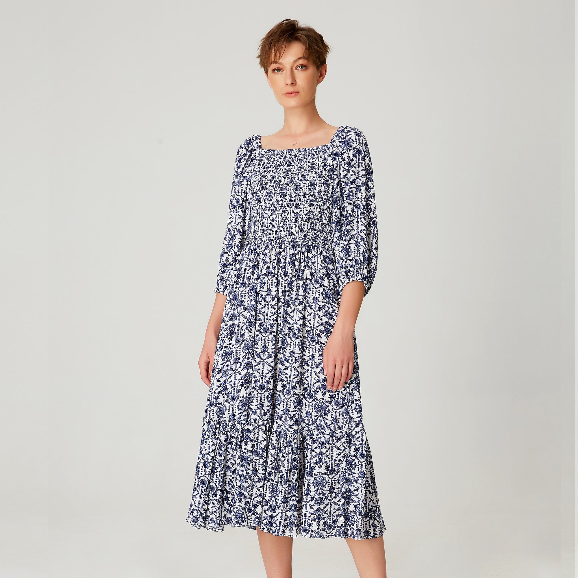 Robe smockée évasée à col carré et imprimé fleuri