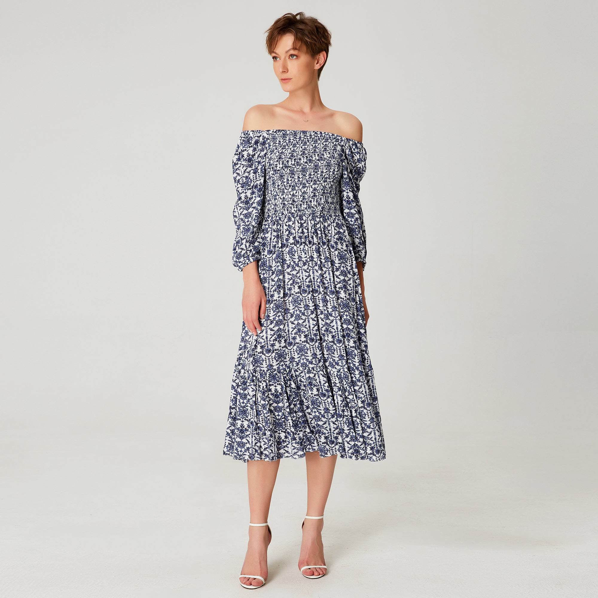 Robe smockée évasée à col carré et imprimé fleuri